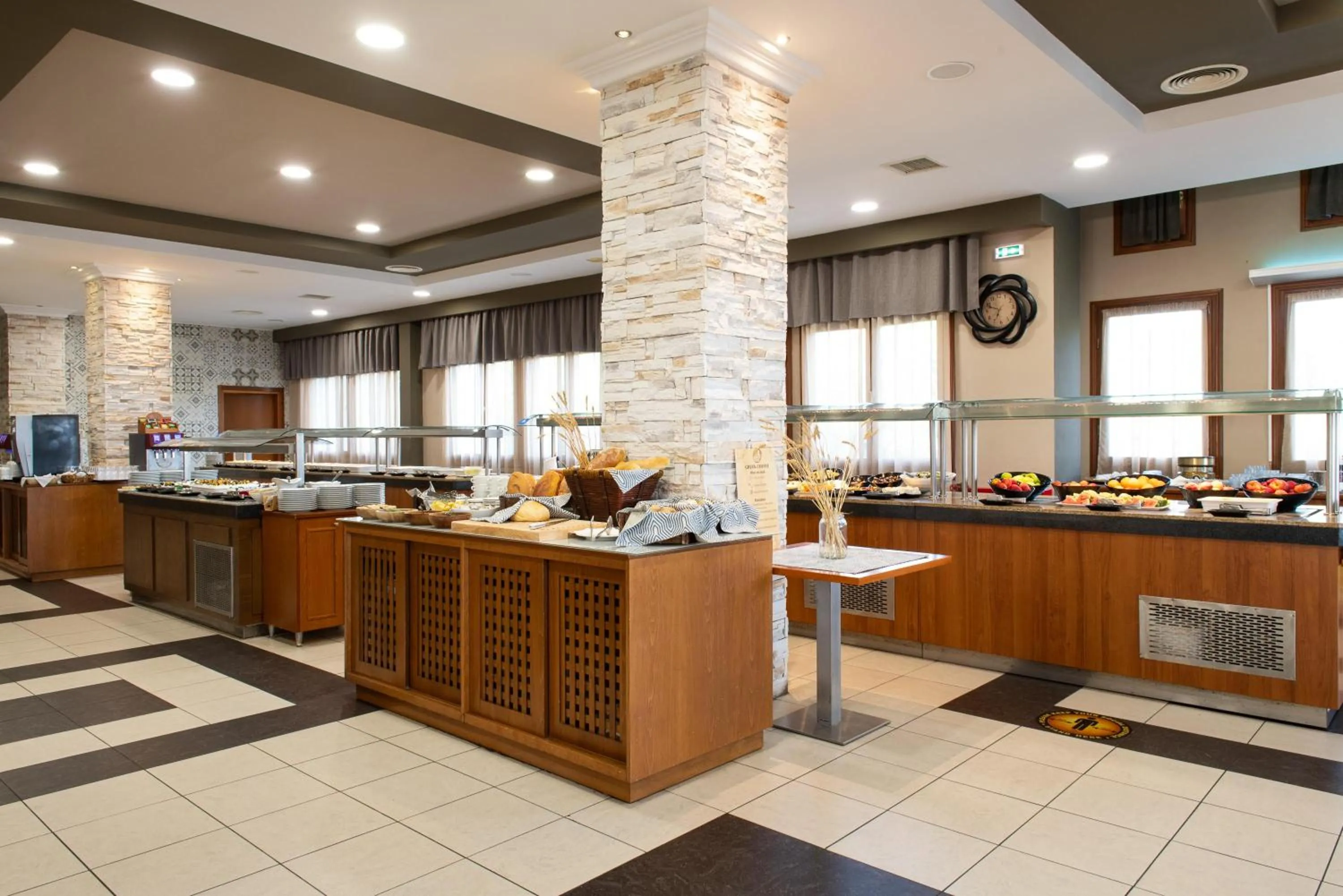 Restaurant/places to eat in Alexandros Palace