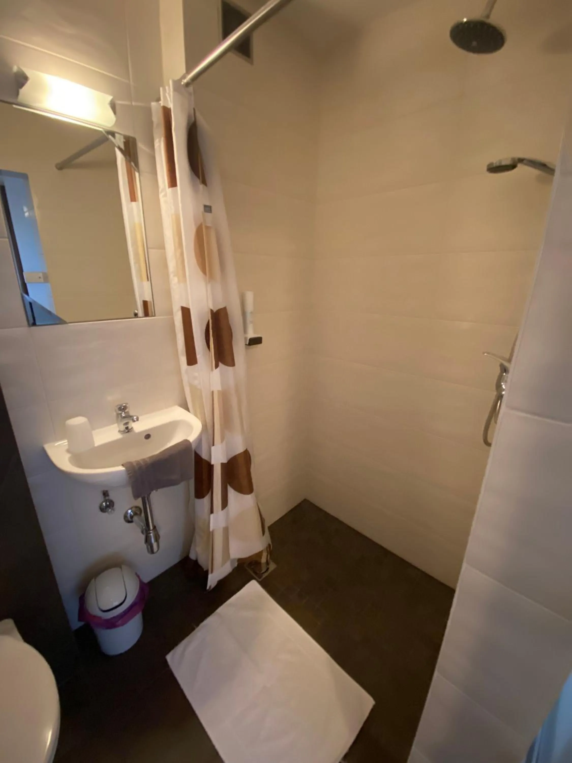 Bathroom in Pension Aschlandhof