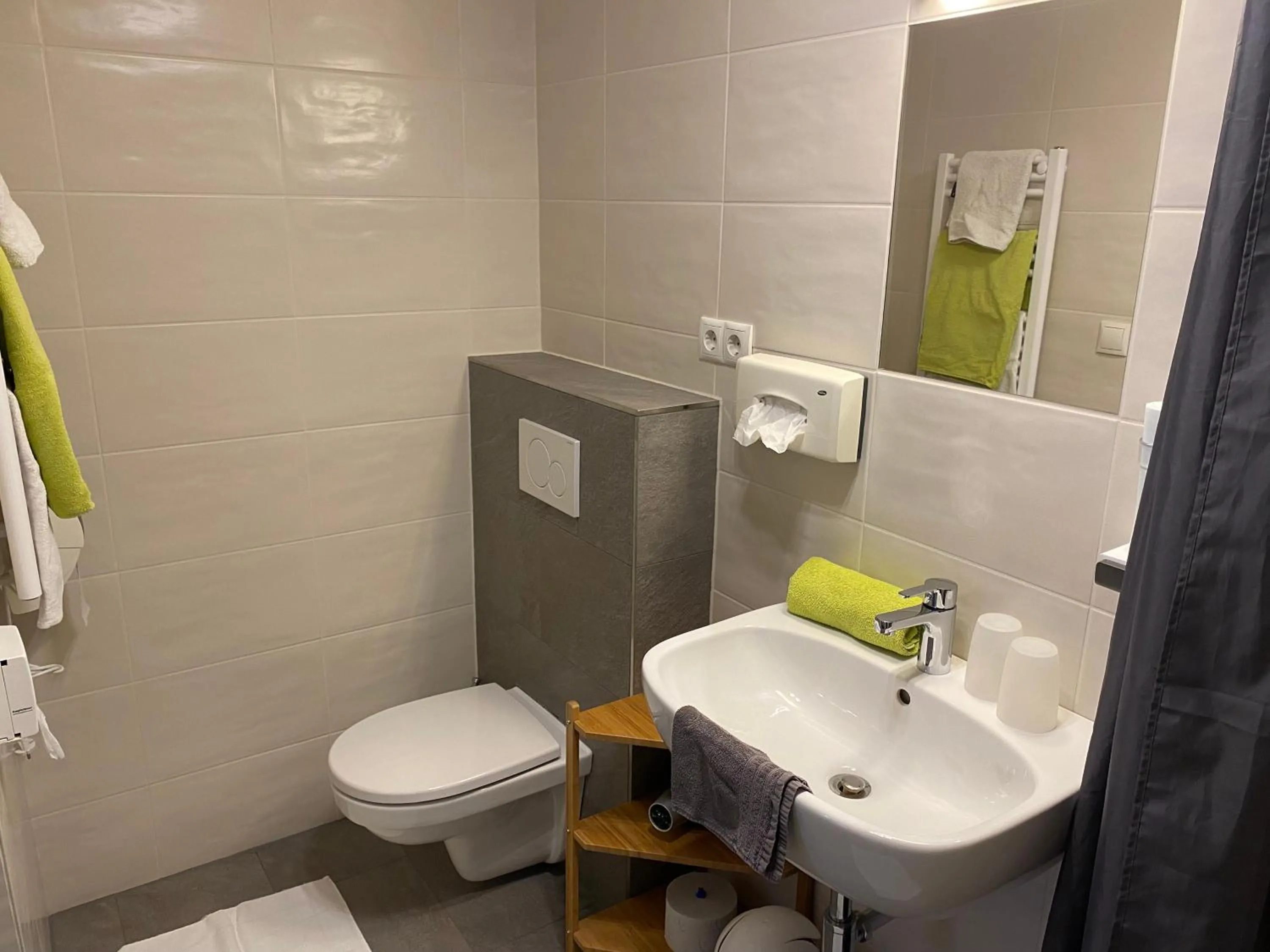 Bathroom in Pension Aschlandhof