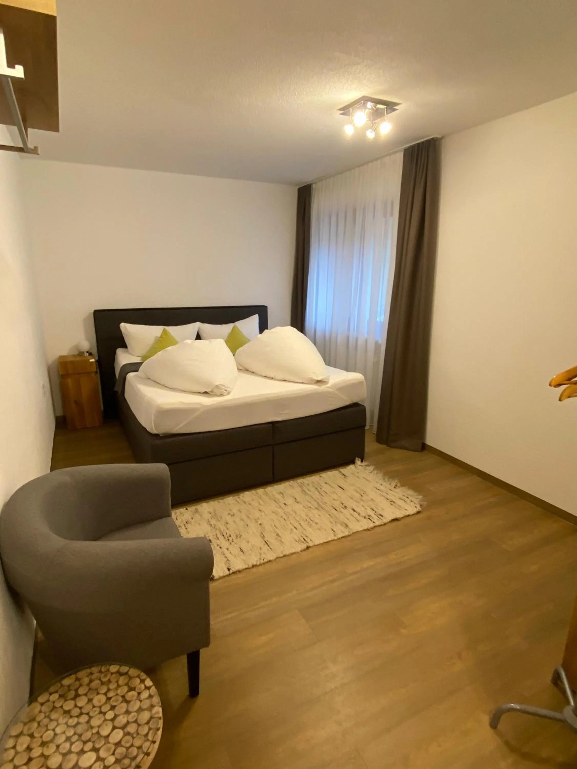 Photo of the whole room, Bed in Pension Aschlandhof