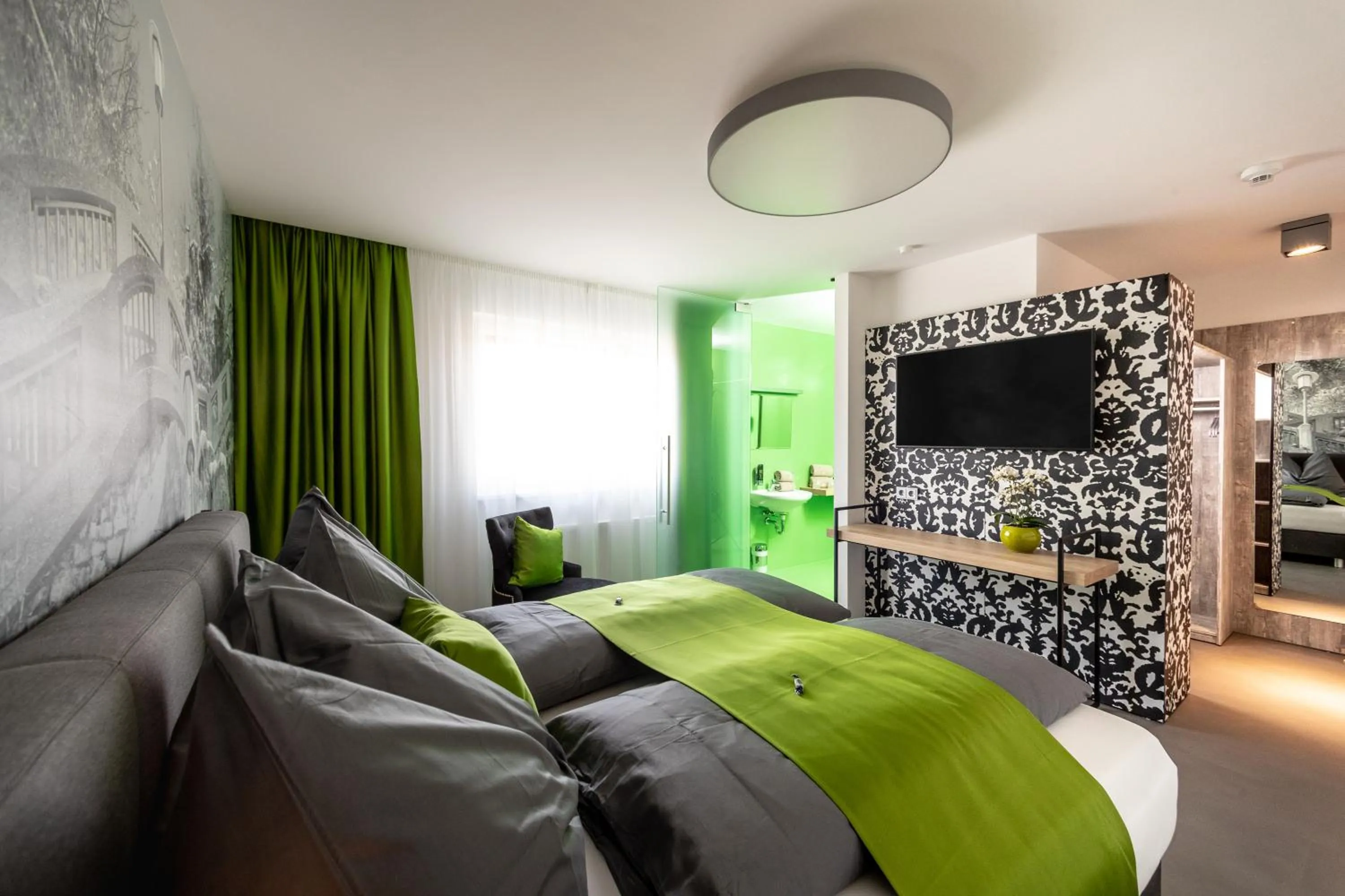 Photo of the whole room, Bed in Hotel Greenrooms