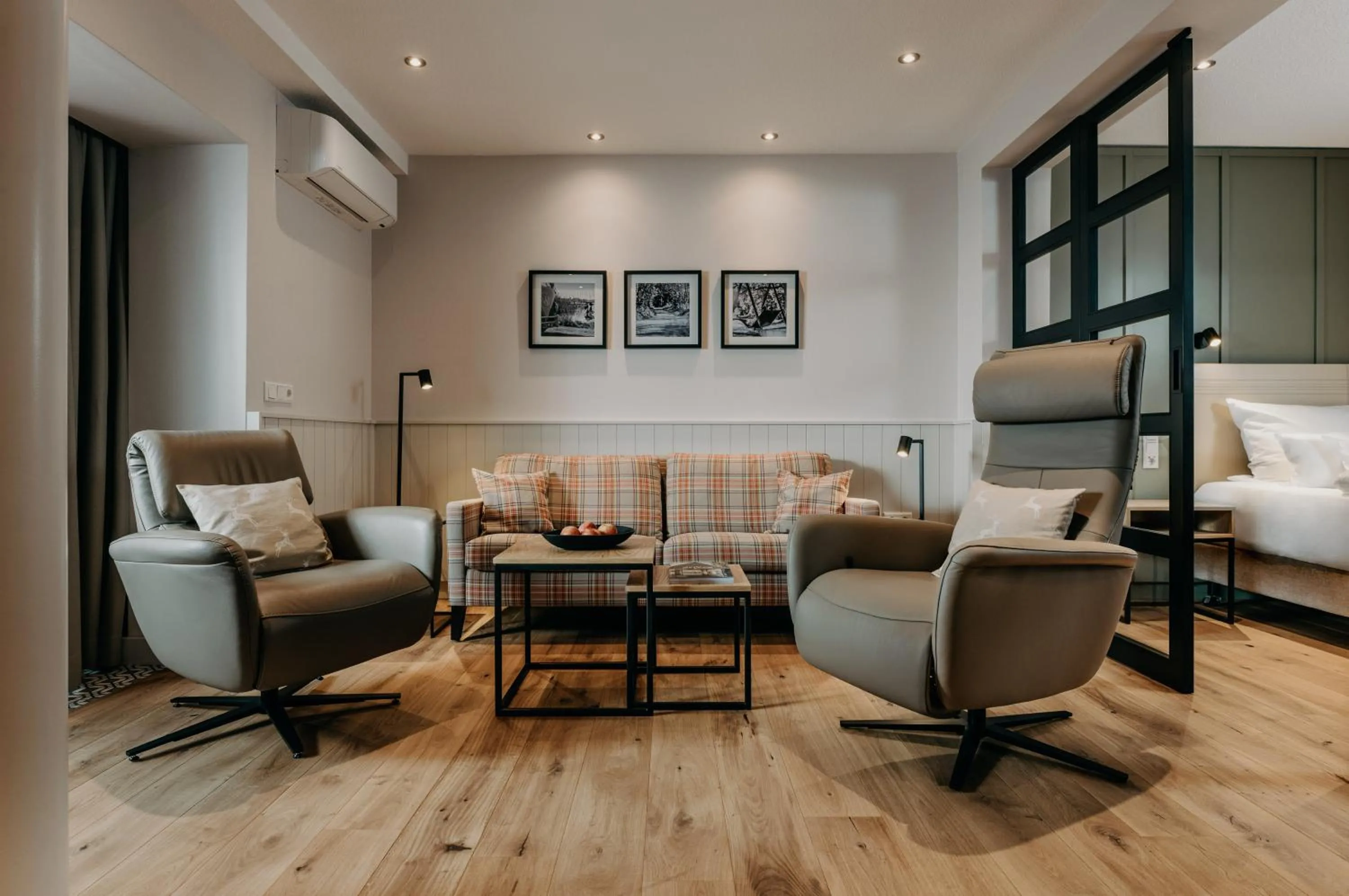 Living room, Bed in Romantik Hotel Jagdhaus Eiden am See