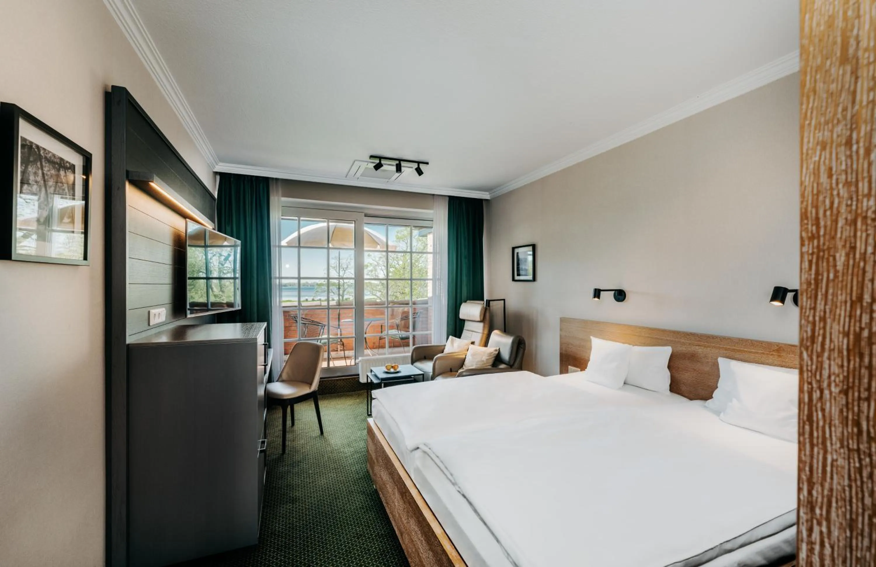 Bedroom, Bed in Romantik Hotel Jagdhaus Eiden am See