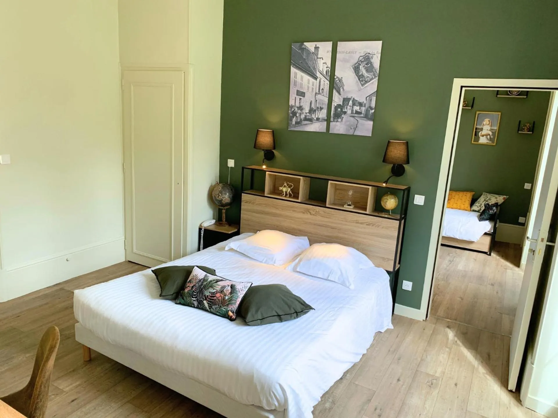 Photo of the whole room in Grand Hôtel de Bourbon-Lancy - Spa et Restaurant - Logis