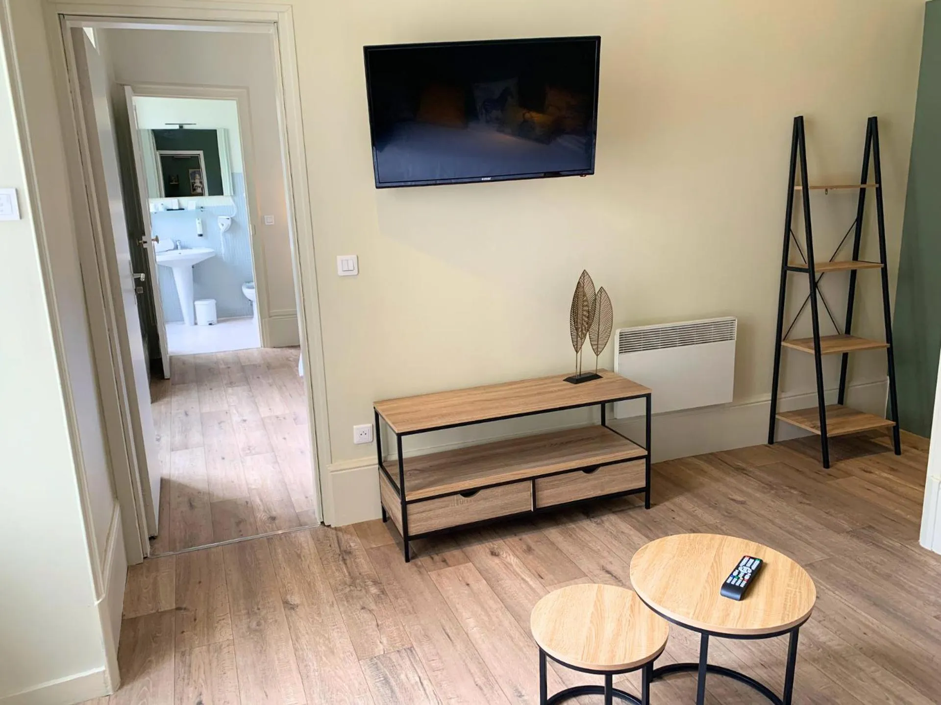 Photo of the whole room in Grand Hôtel de Bourbon-Lancy - Spa et Restaurant - Logis