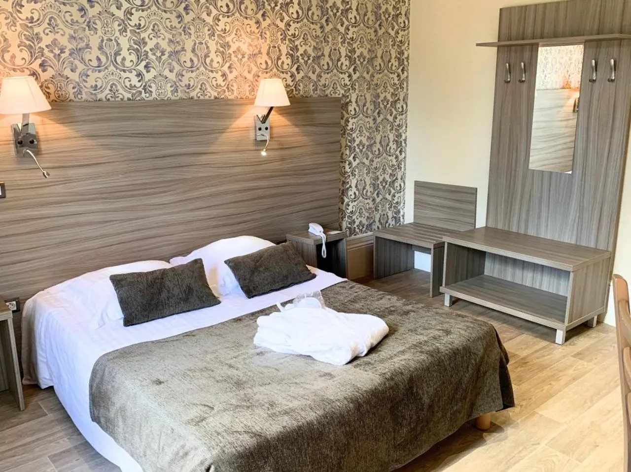 Photo of the whole room in Grand Hôtel de Bourbon-Lancy - Spa et Restaurant - Logis