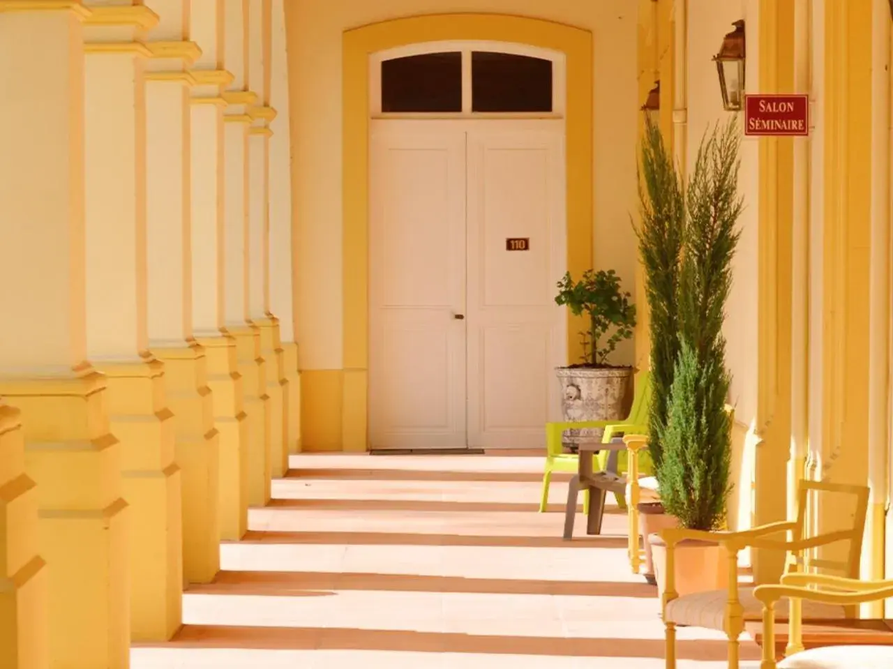 Property building in Grand Hôtel de Bourbon-Lancy - Spa et Restaurant - Logis Property building in Grand Hôtel de Bourbon-Lancy - Spa et Restaurant - Logis