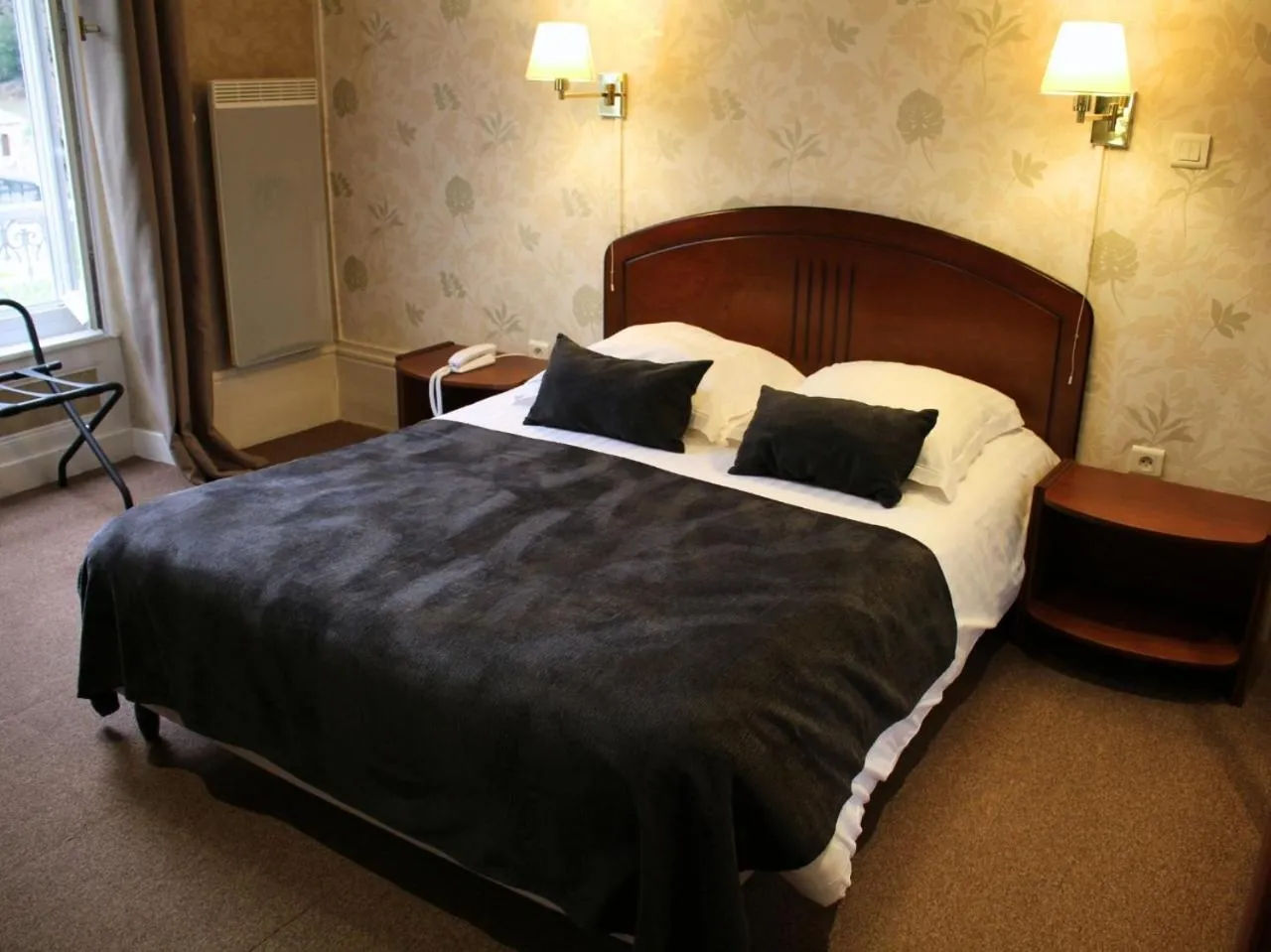 Photo of the whole room in Grand Hôtel de Bourbon-Lancy - Spa et Restaurant - Logis