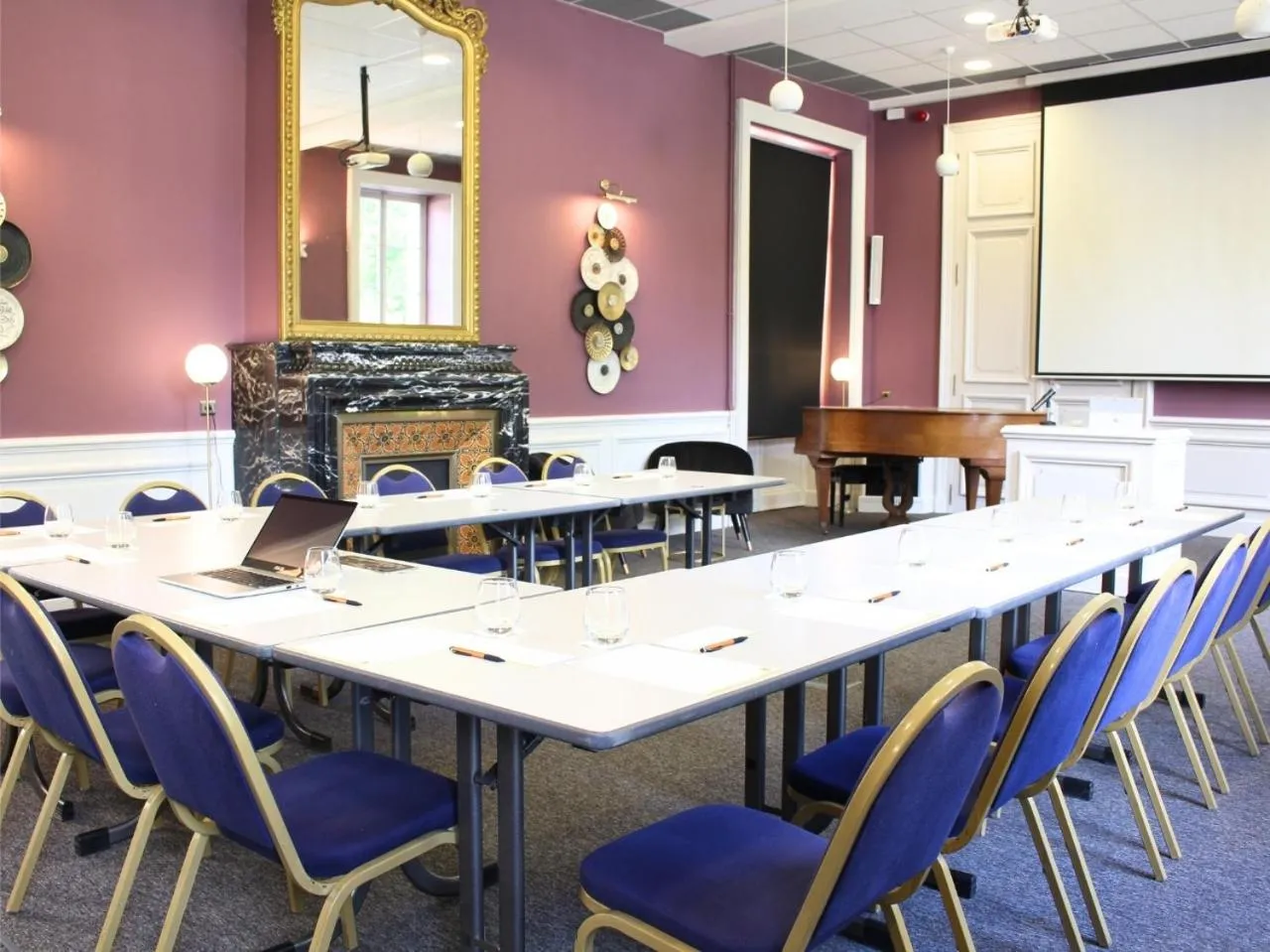 Meeting/conference room in Grand Hôtel de Bourbon-Lancy - Spa et Restaurant - Logis