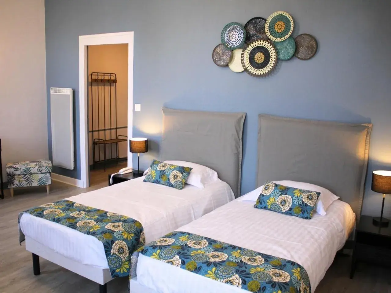 Photo of the whole room, Bed in Grand Hôtel de Bourbon-Lancy - Spa et Restaurant - Logis Photo of the whole room, Bed in Grand Hôtel de Bourbon-Lancy - Spa et Restaurant - Logis