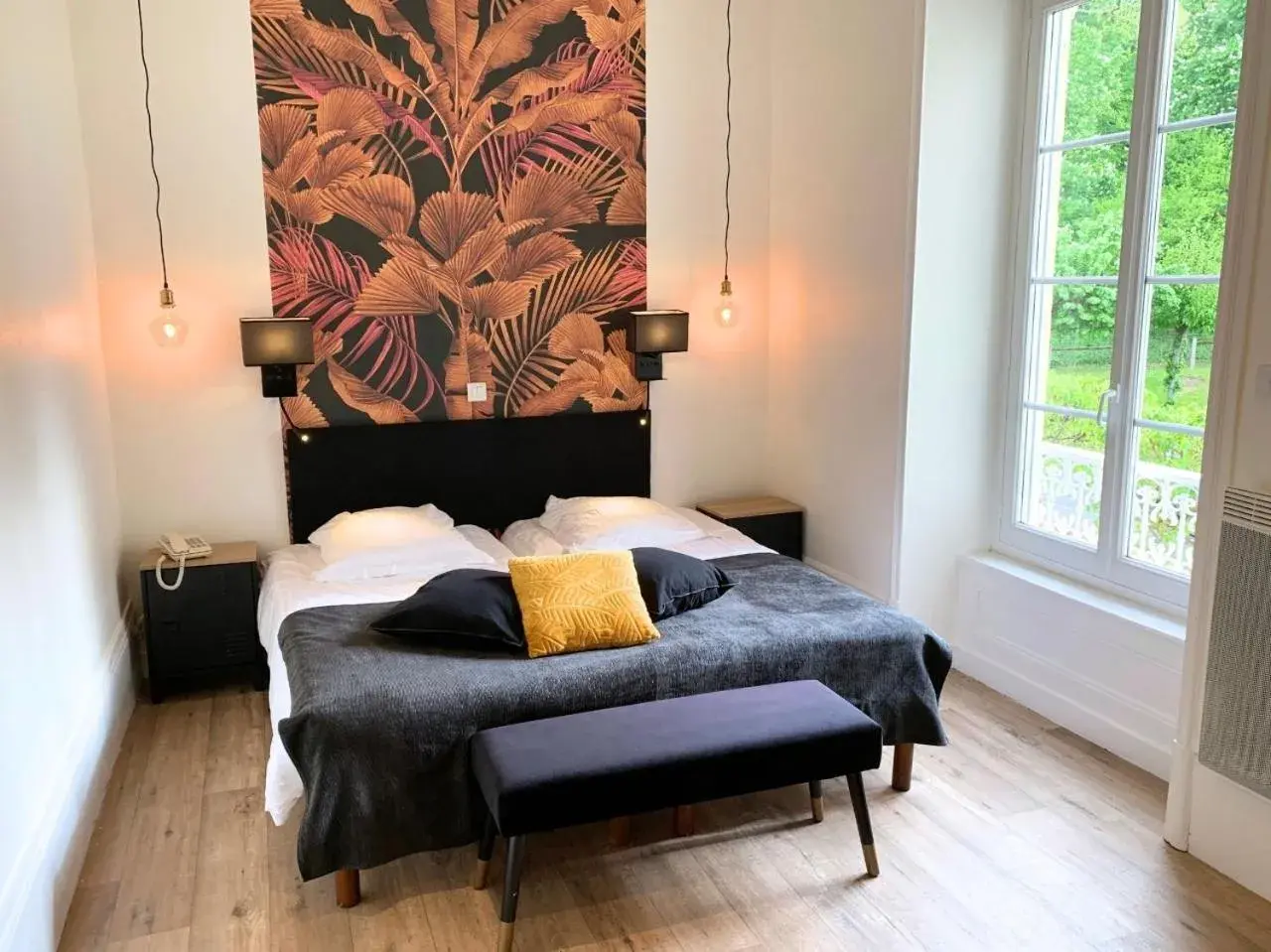 Bedroom, Bed in Grand Hôtel de Bourbon-Lancy - Spa et Restaurant - Logis Bedroom, Bed in Grand Hôtel de Bourbon-Lancy - Spa et Restaurant - Logis