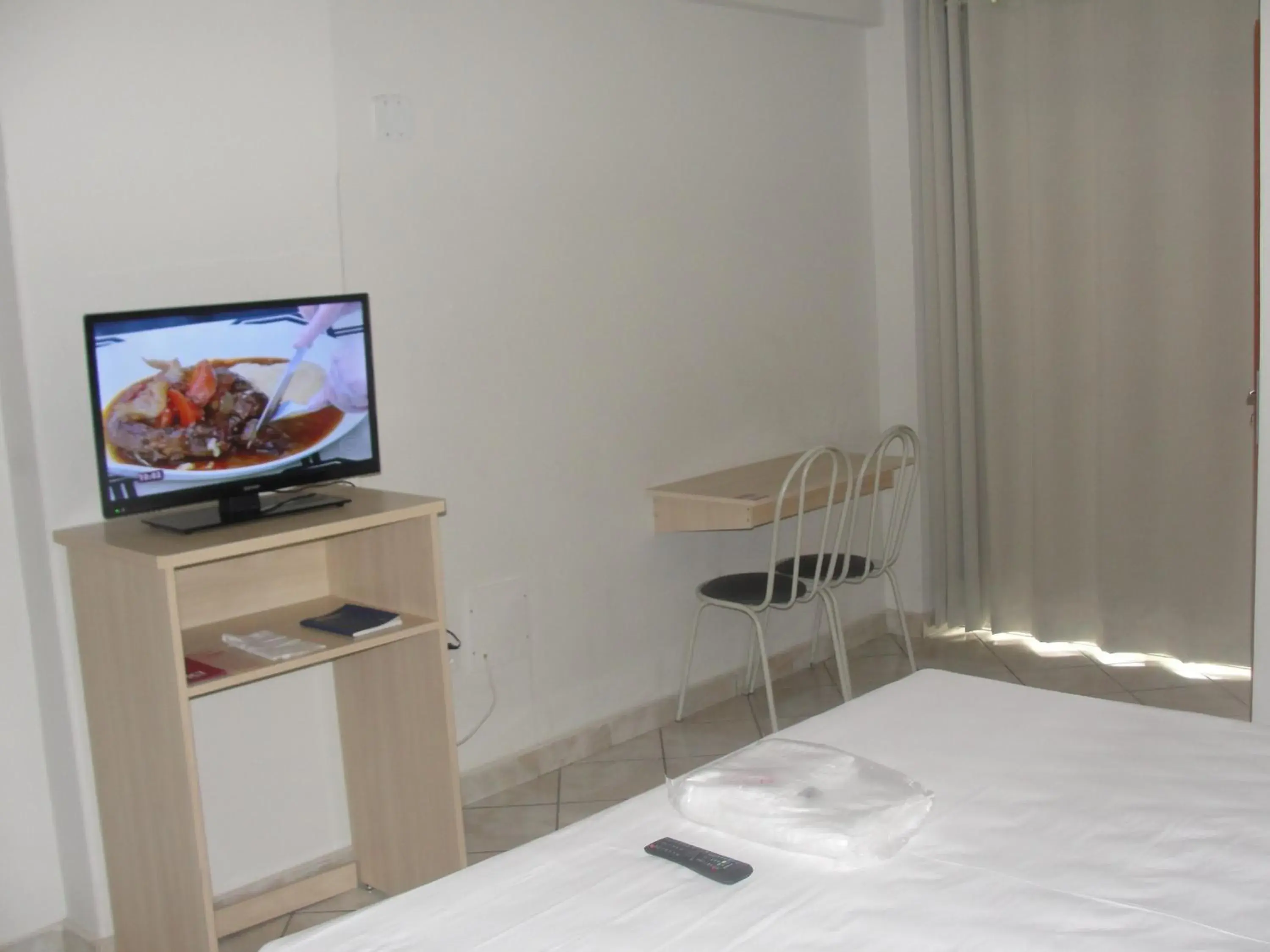 Double Room with Double Bed and Air-conditioning - single occupancy in Manhuaçu Center Hotel Double Room with Double Bed and Air-conditioning - single occupancy in Manhuaçu Center Hotel