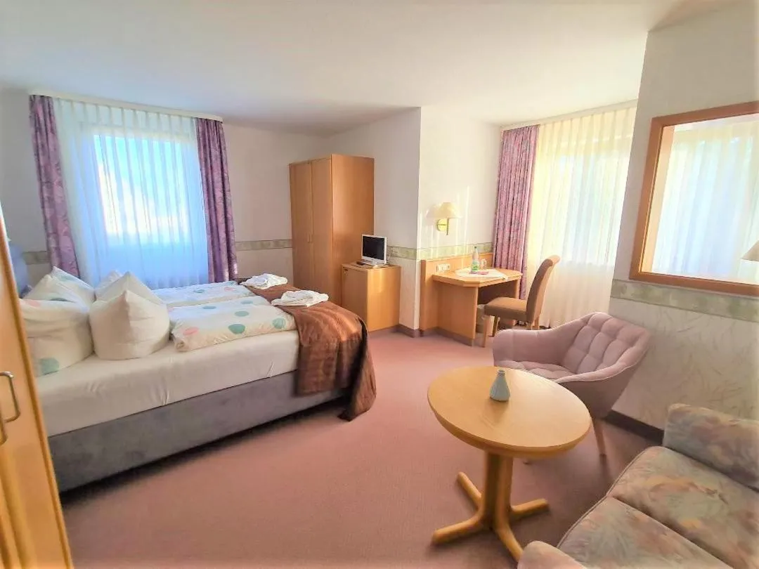 Photo of the whole room, Bed in Familien-Hotel Am Tränkbachtal Frauenwald