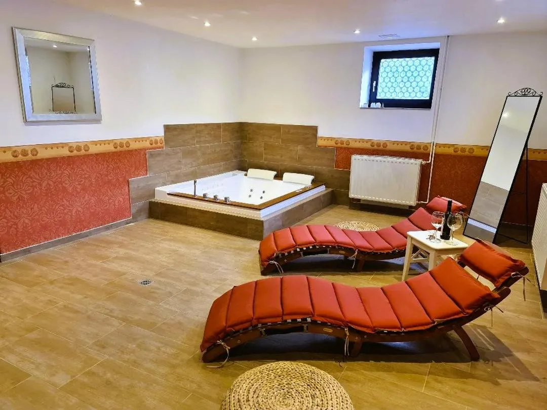 Hot Tub, Bed in Familien-Hotel Am Tränkbachtal Frauenwald