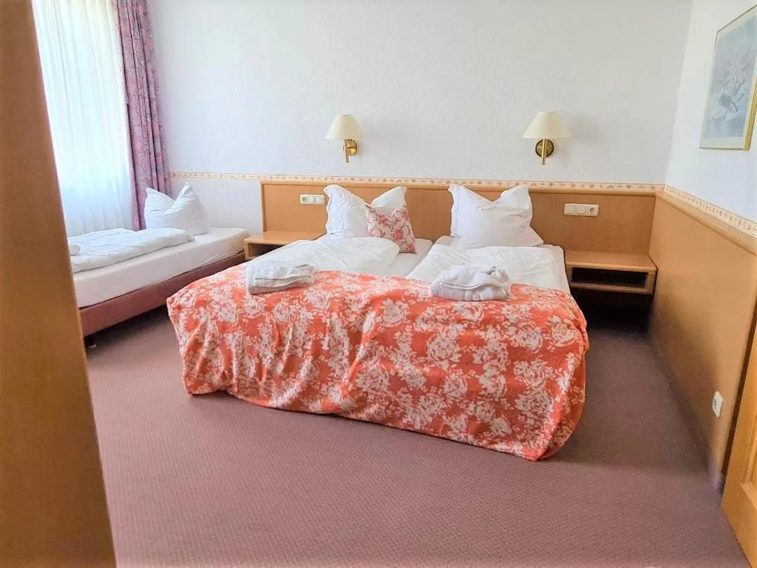 Photo of the whole room, Bed in Familien-Hotel Am Tränkbachtal Frauenwald