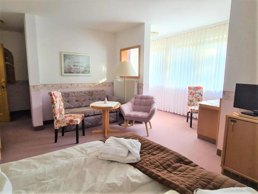 Photo of the whole room, Bed in Familien-Hotel Am Tränkbachtal Frauenwald