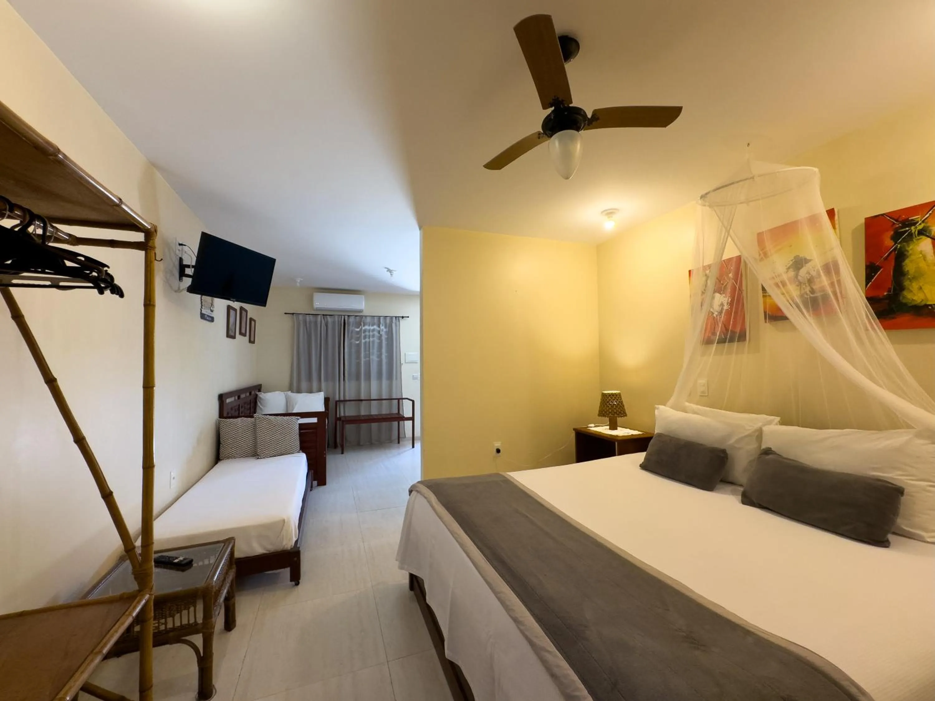 Communal lounge/ TV room, Bed in Pousada Berro do Jeguy