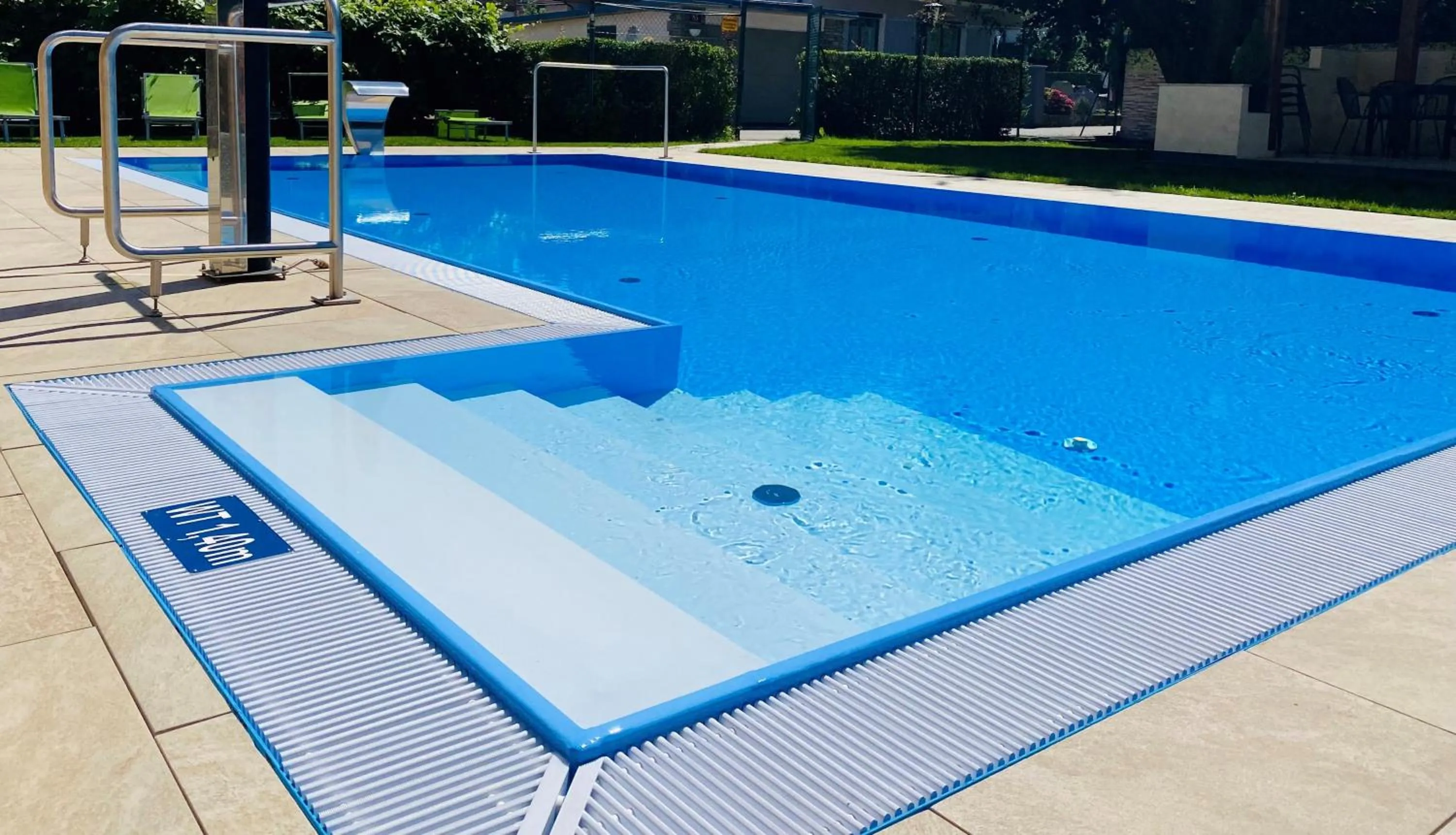 Swimming pool in Hotel Charlotte
