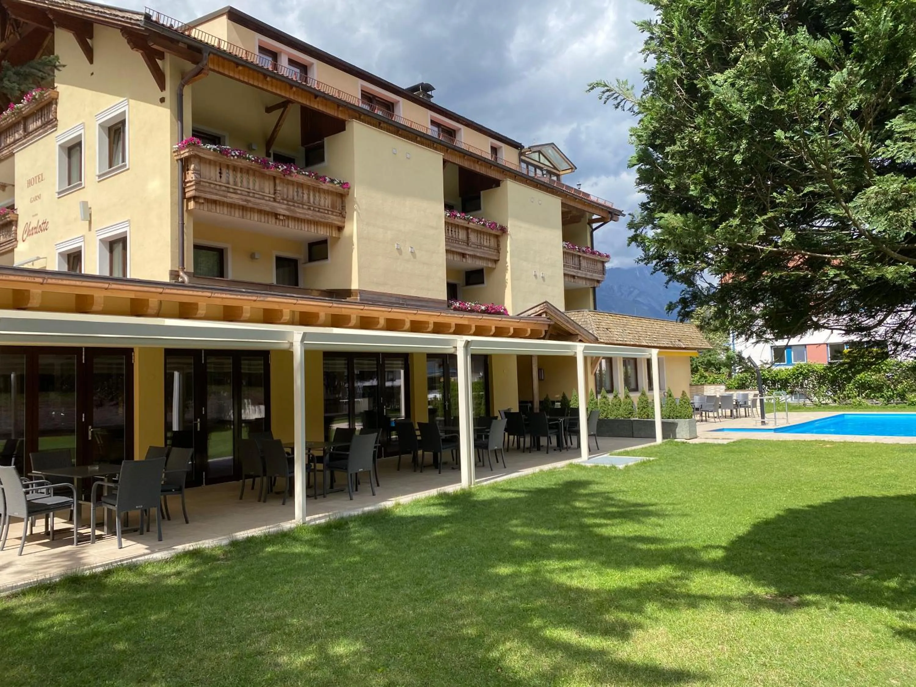 Property building in Hotel Charlotte