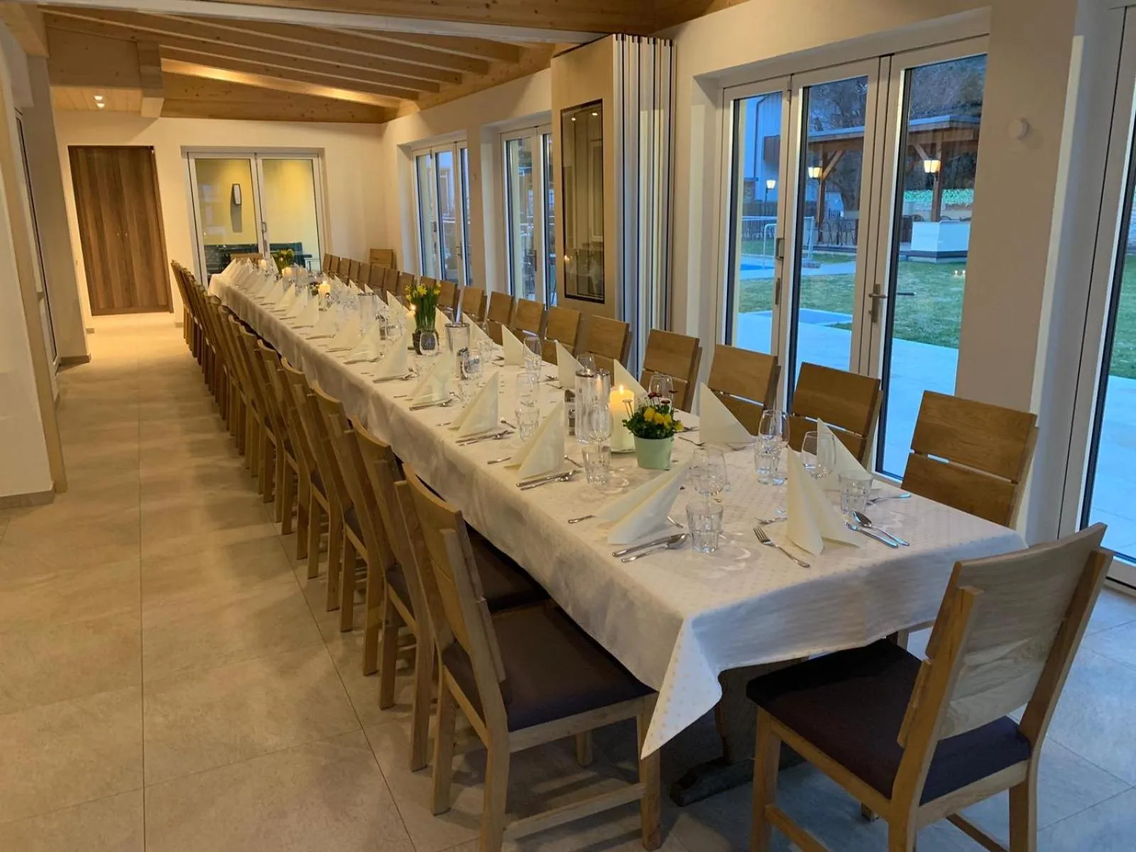 Restaurant/places to eat in Hotel Charlotte