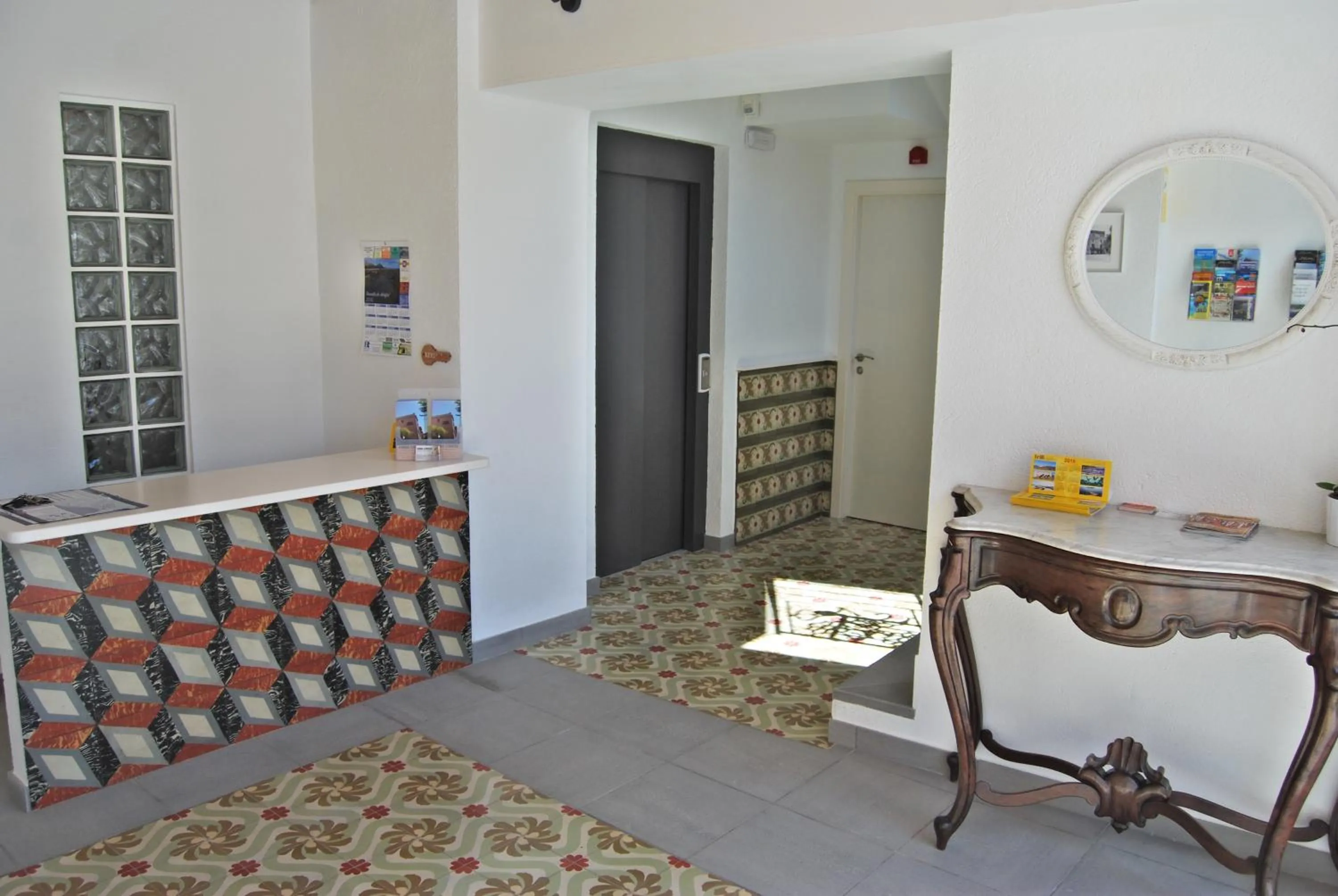 Lobby or reception in Apartaments Fonda Comerç