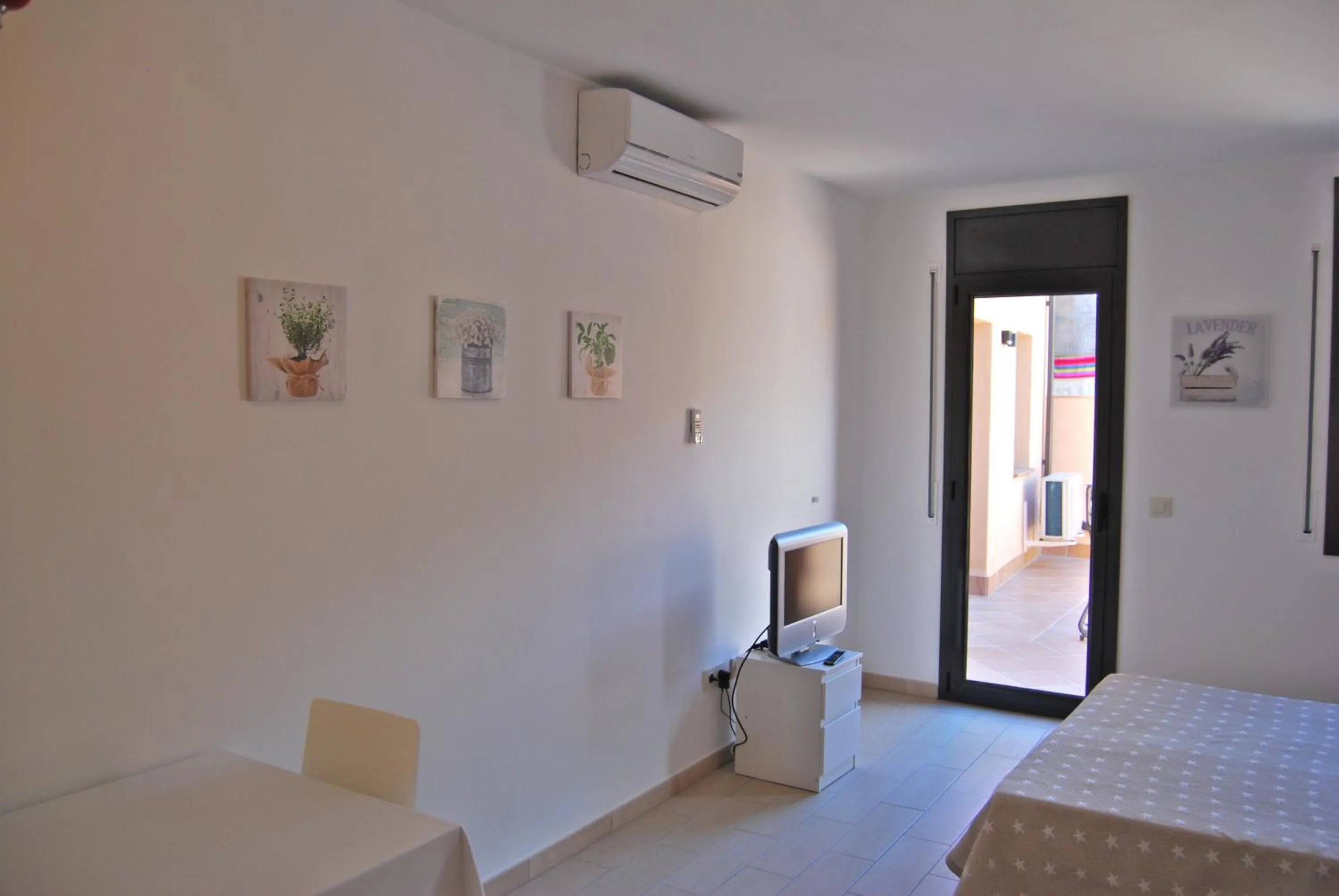 TV and multimedia, Bed in Apartaments Fonda Comerç