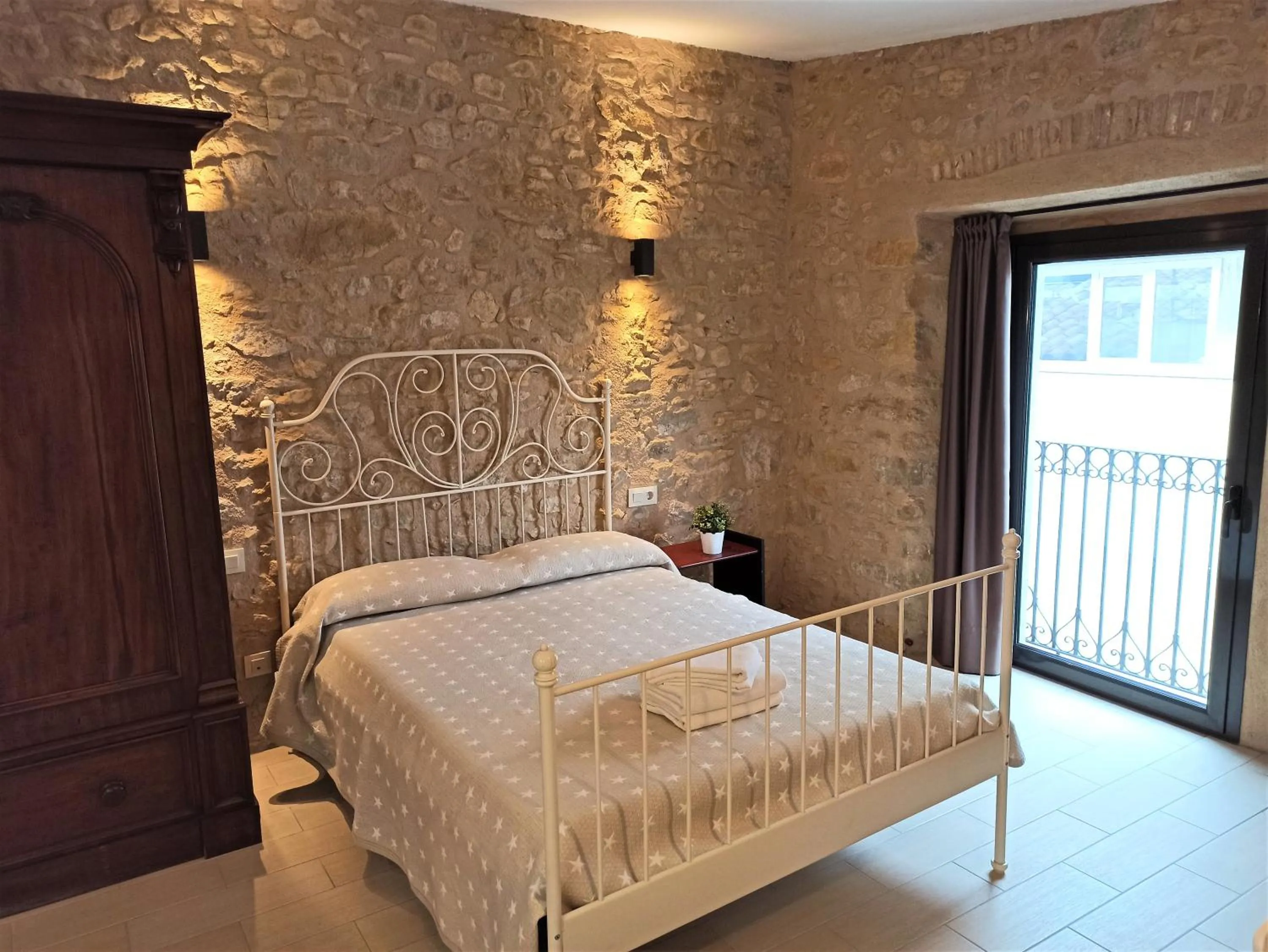 Bed in Apartaments Fonda Comerç