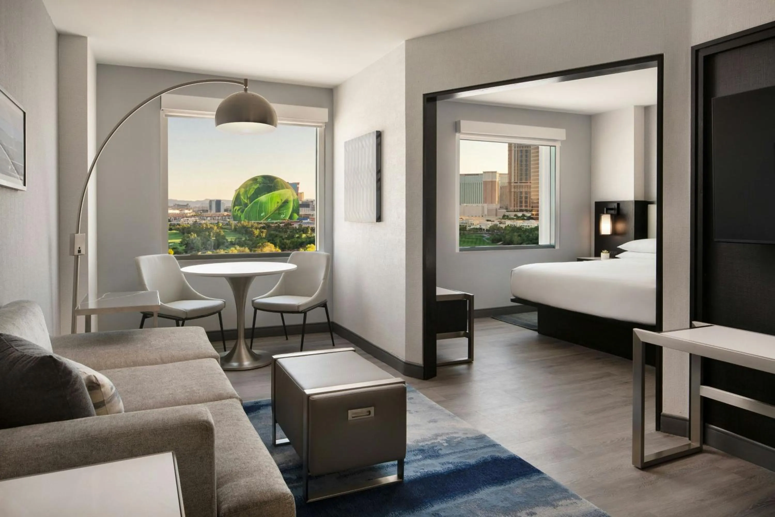 Photo of the whole room, Bed in Las Vegas Marriott