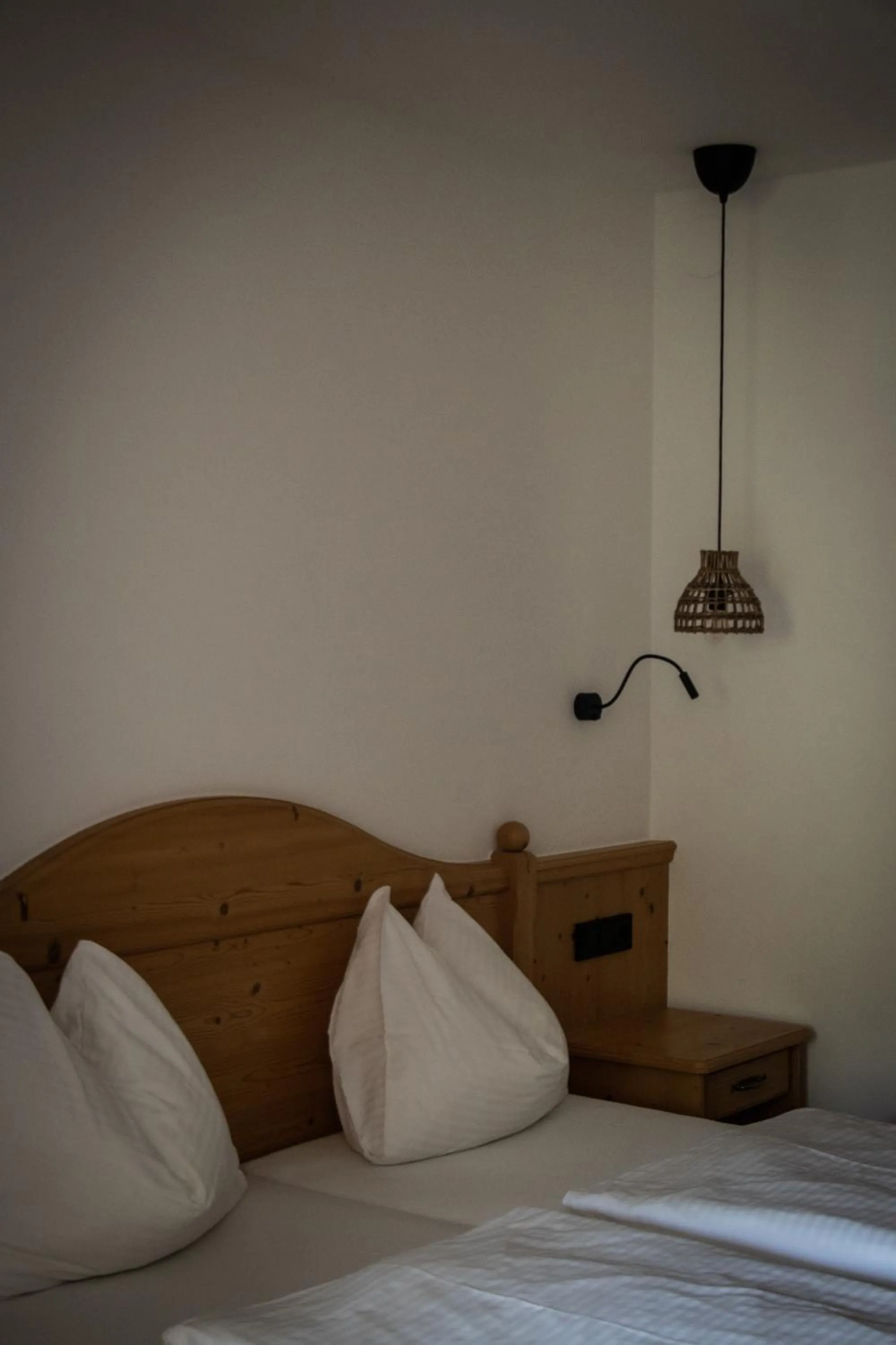 Photo of the whole room, Bed in Bergrose Hideaway