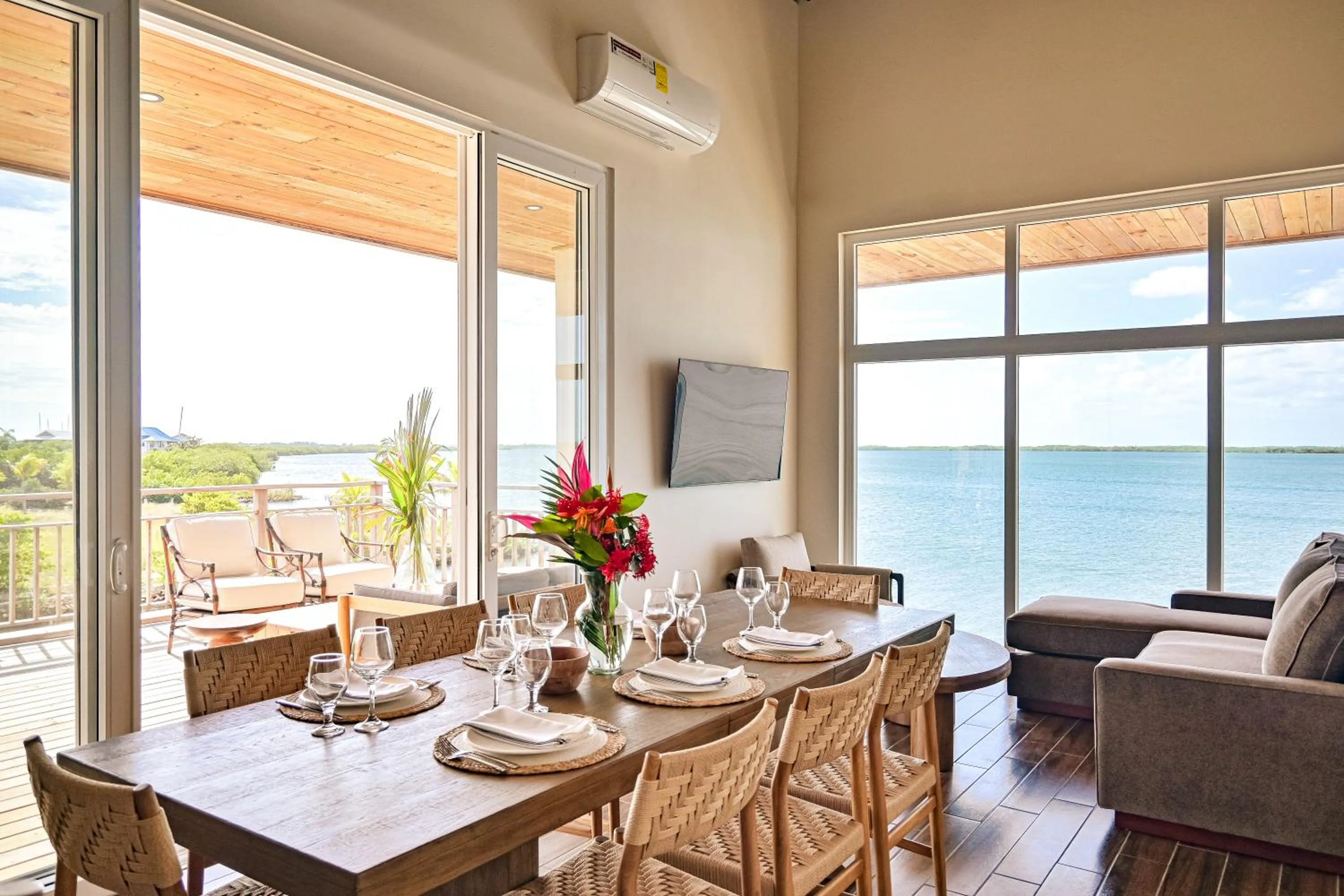 Dining area in Itz'ana Resort & Residences