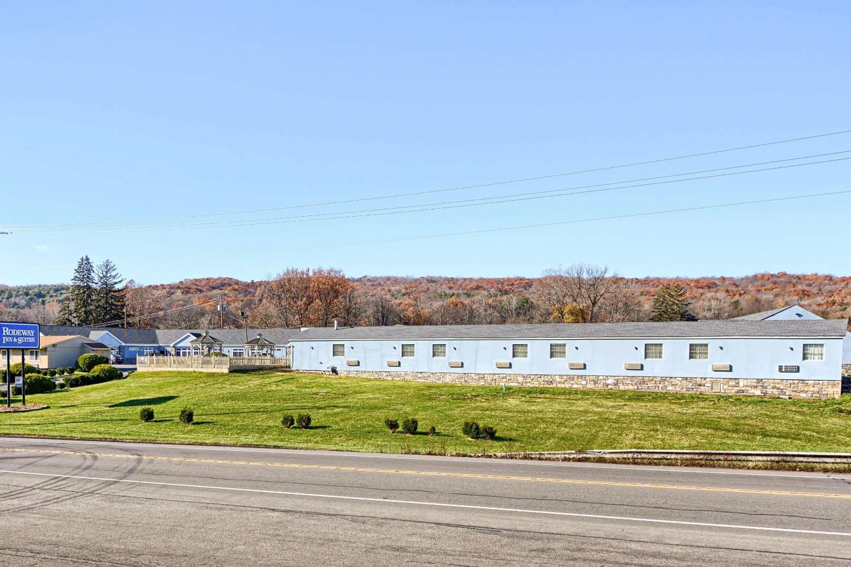 Property building in Rodeway Inn & Suites Ithaca South