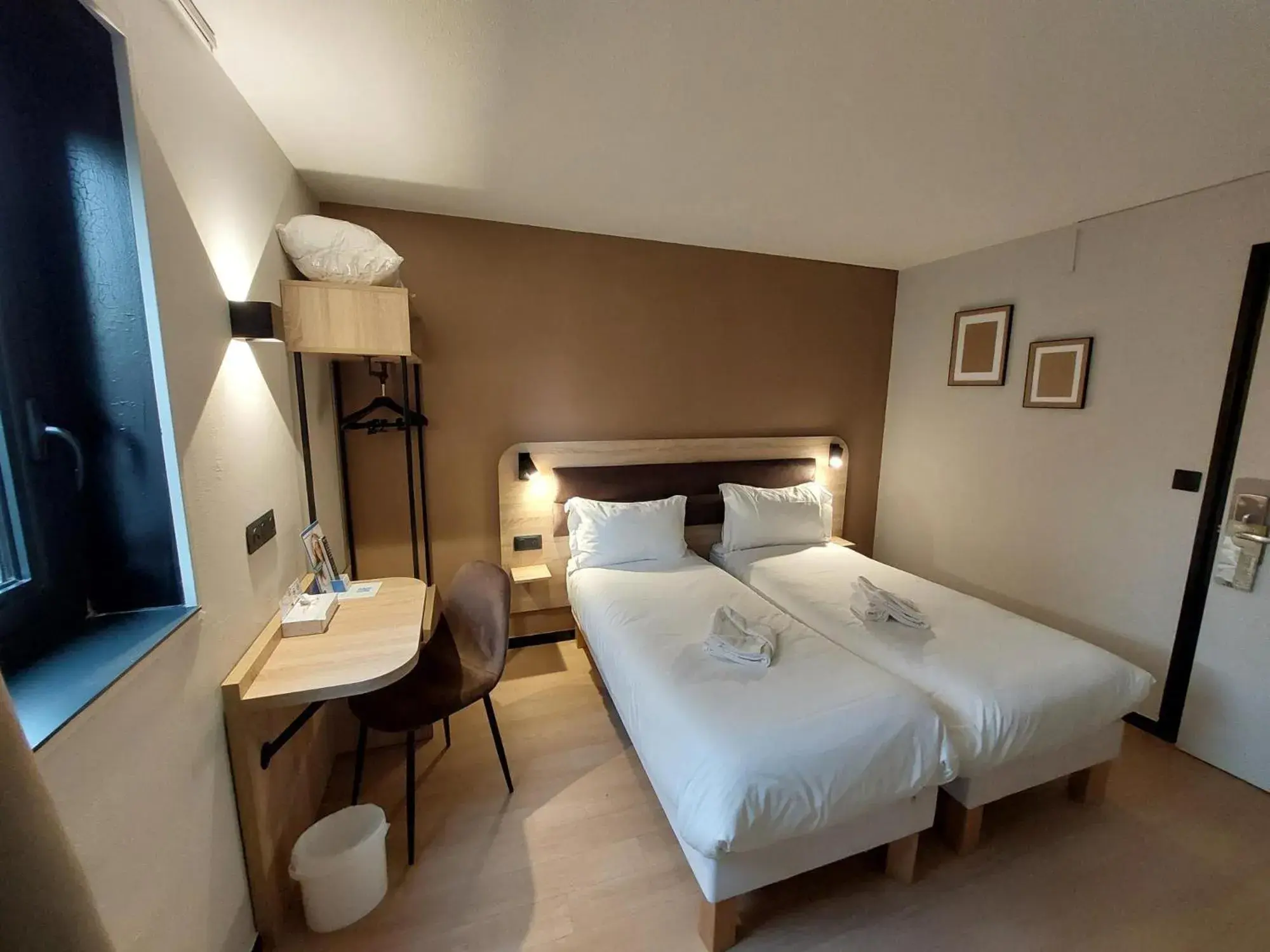 Bedroom, Bed in Brit Hotel Confort Rouen Centre Bedroom, Bed in Brit Hotel Confort Rouen Centre