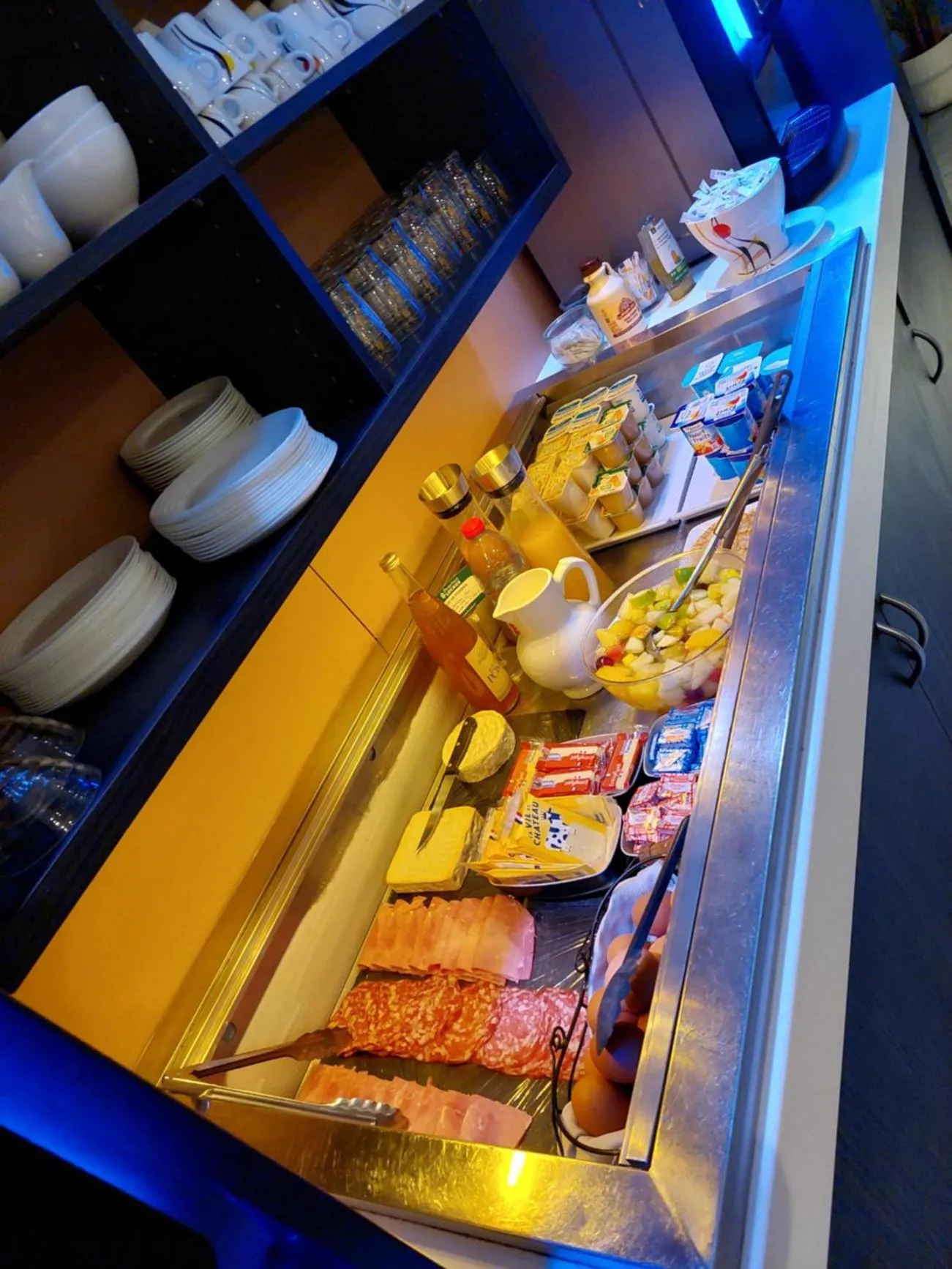 Breakfast in Brit Hotel Confort Rouen Centre