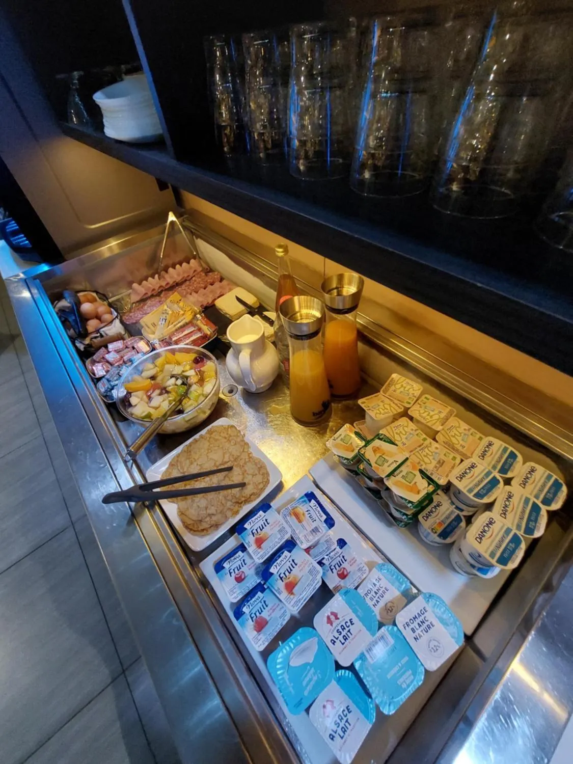 Breakfast in Brit Hotel Confort Rouen Centre