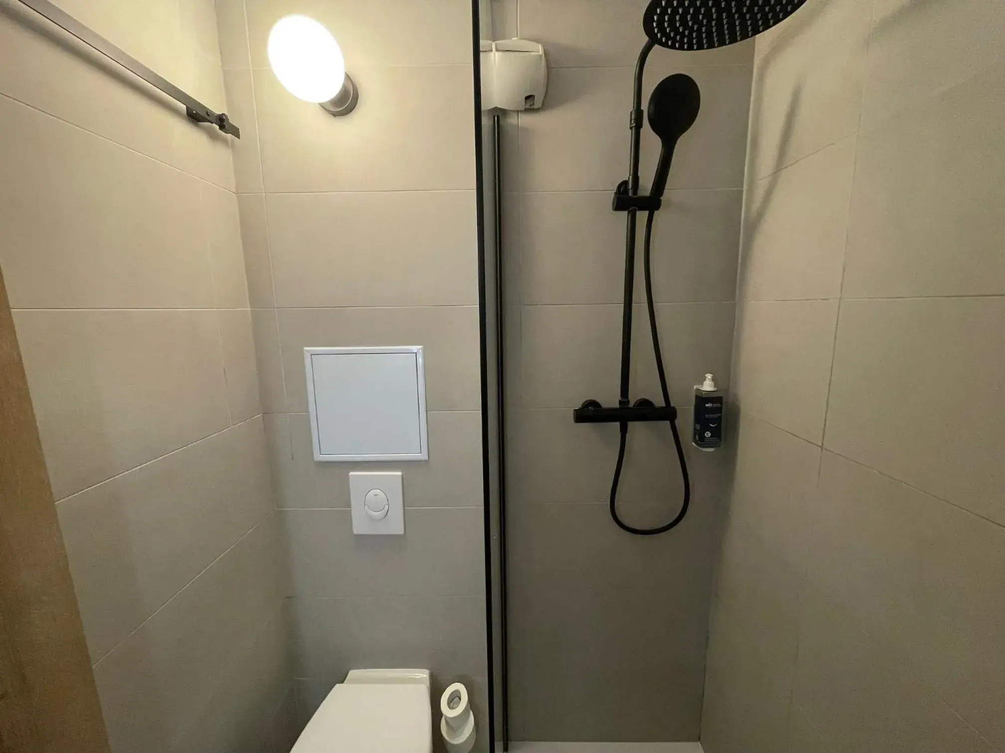 Bathroom in Brit Hotel Confort Rouen Centre Bathroom in Brit Hotel Confort Rouen Centre