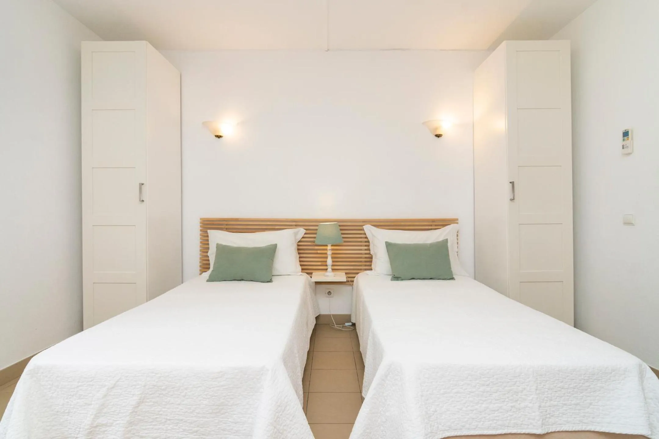 Photo of the whole room, Bed in Apartamentos Rossio Mar