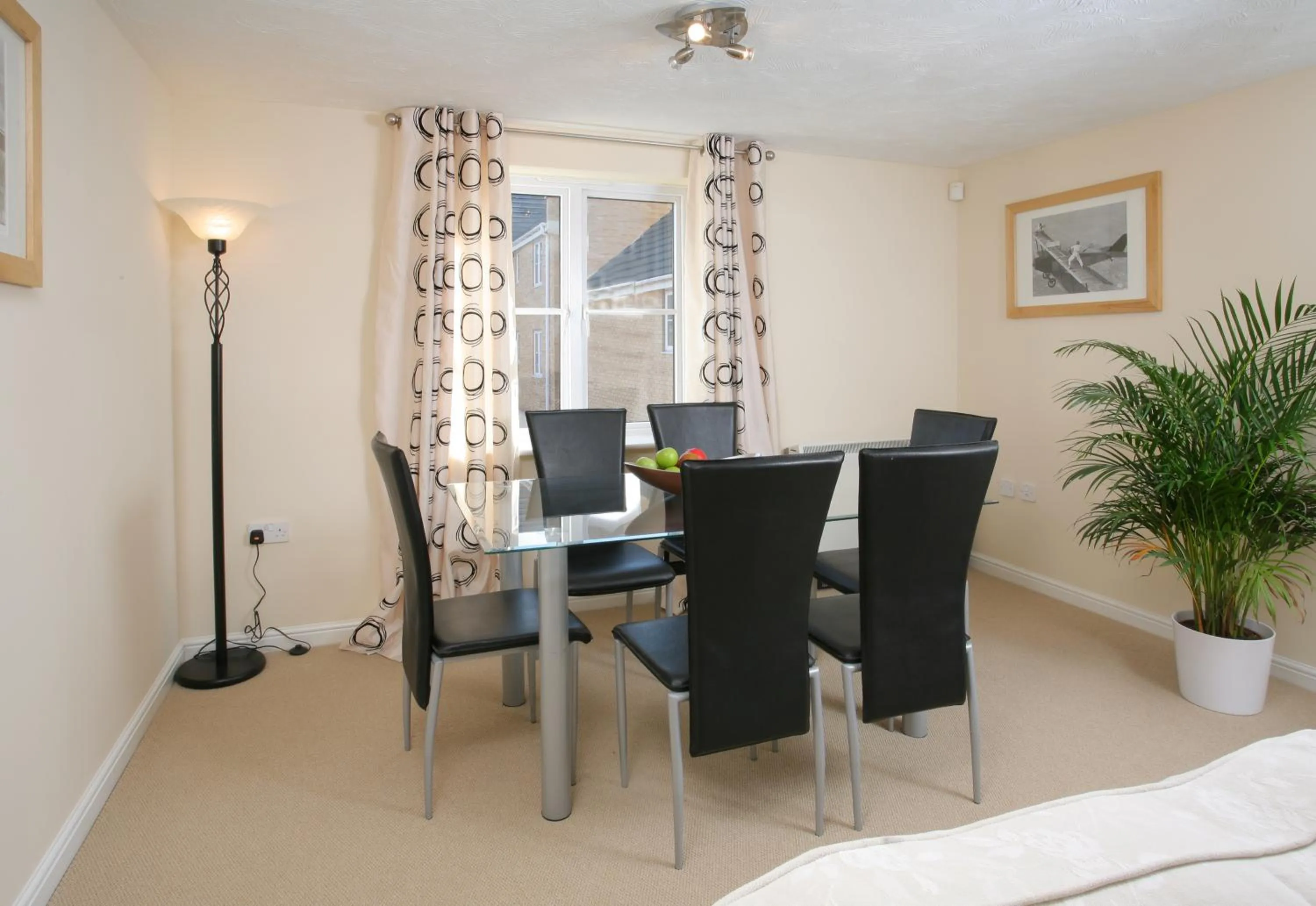 Dining area in Orchard Gate Apartments from Your Stay Bristol