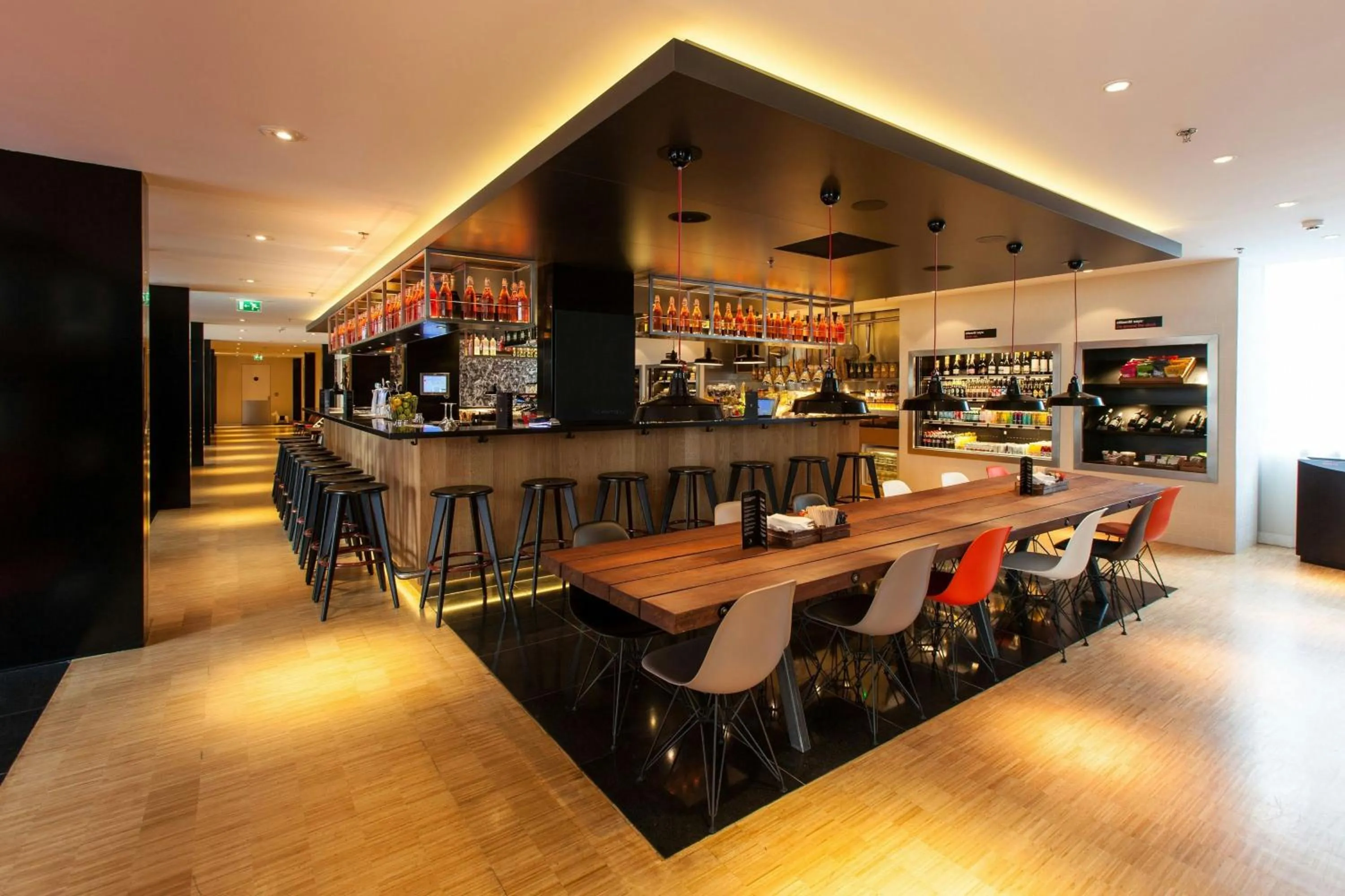Restaurant/places to eat in citizenM Amsterdam South