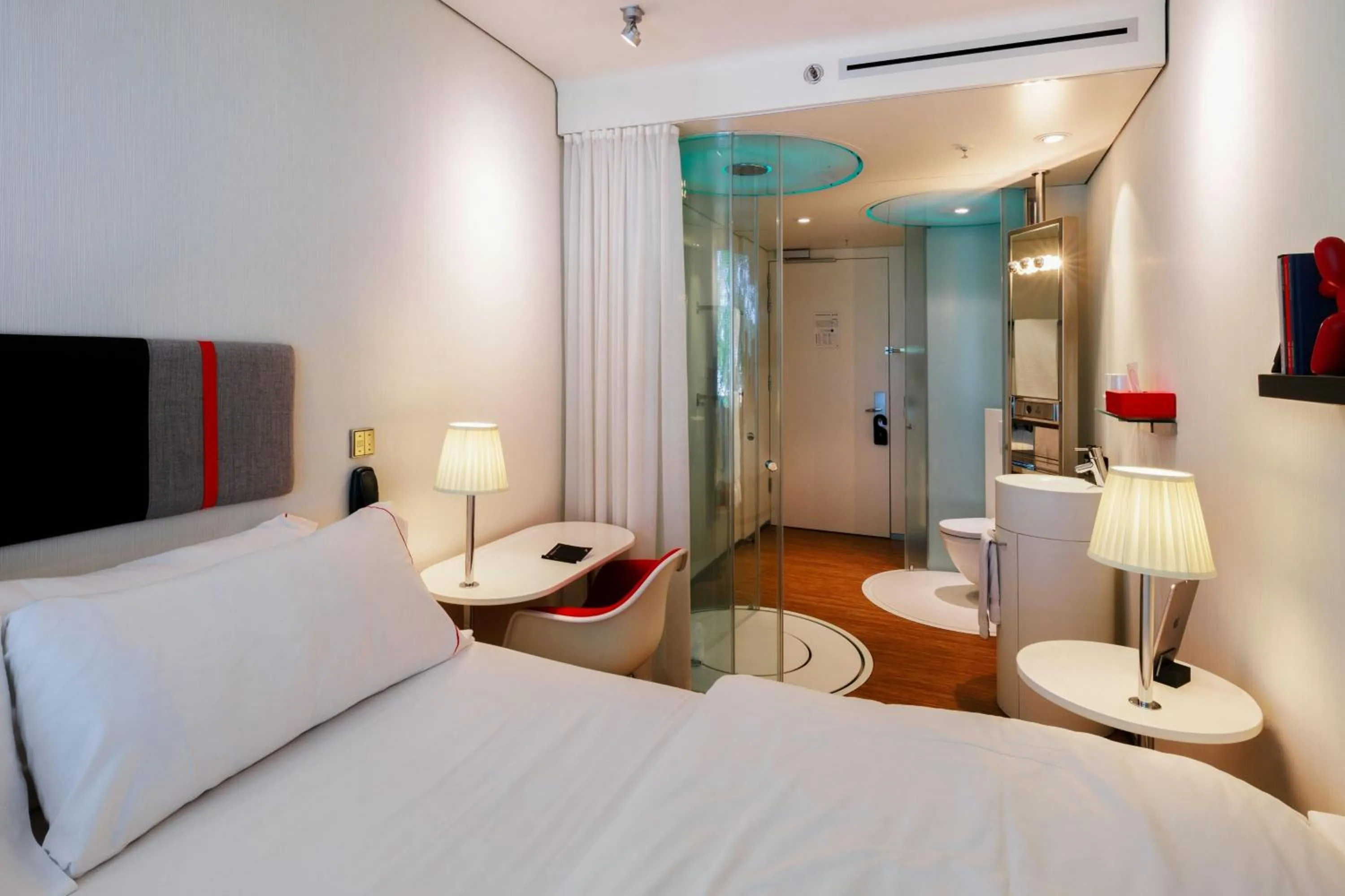 Bedroom, Bed in citizenM Amsterdam South