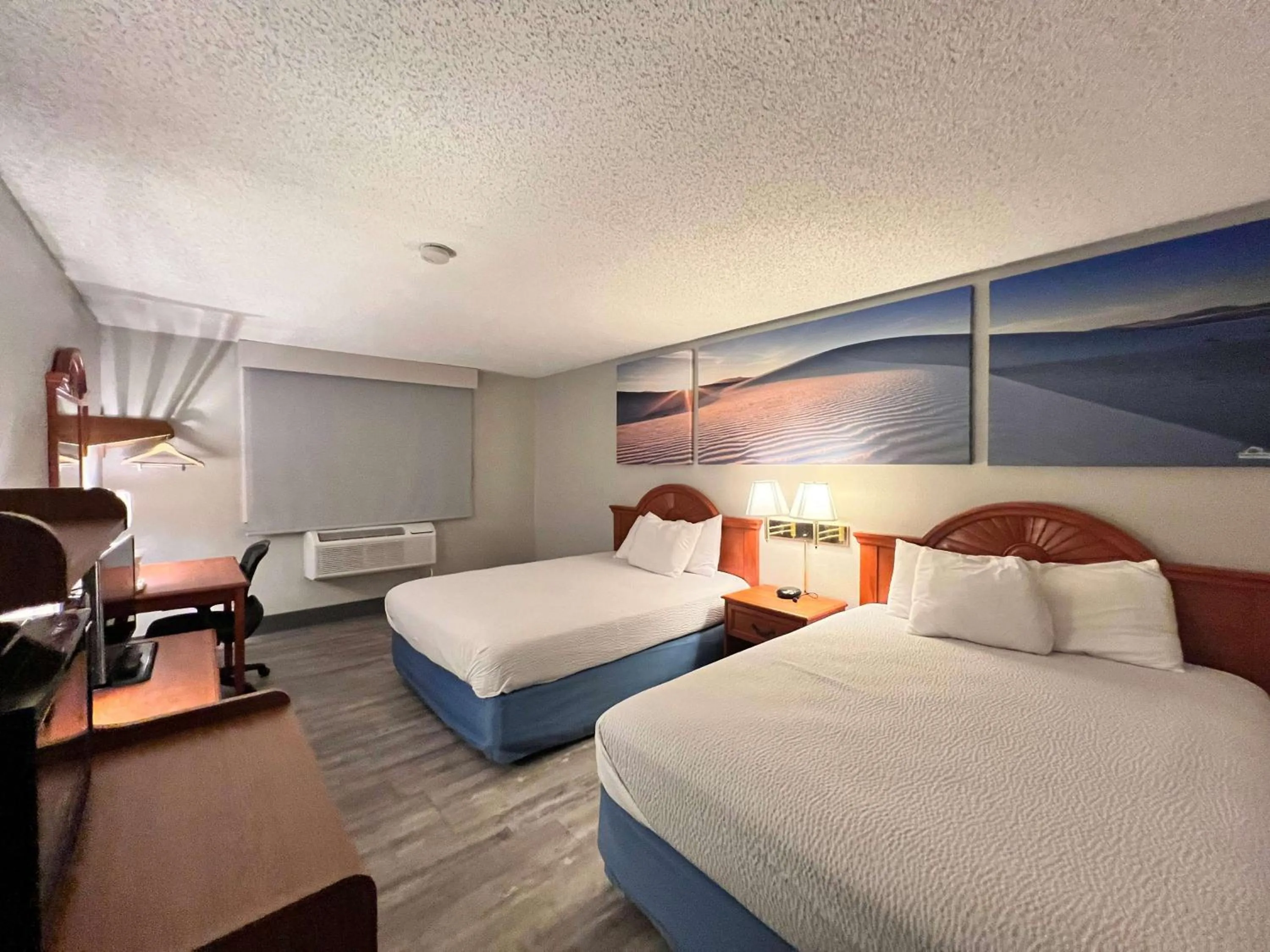 Photo of the whole room, Bed in Antelope Inn & Suites