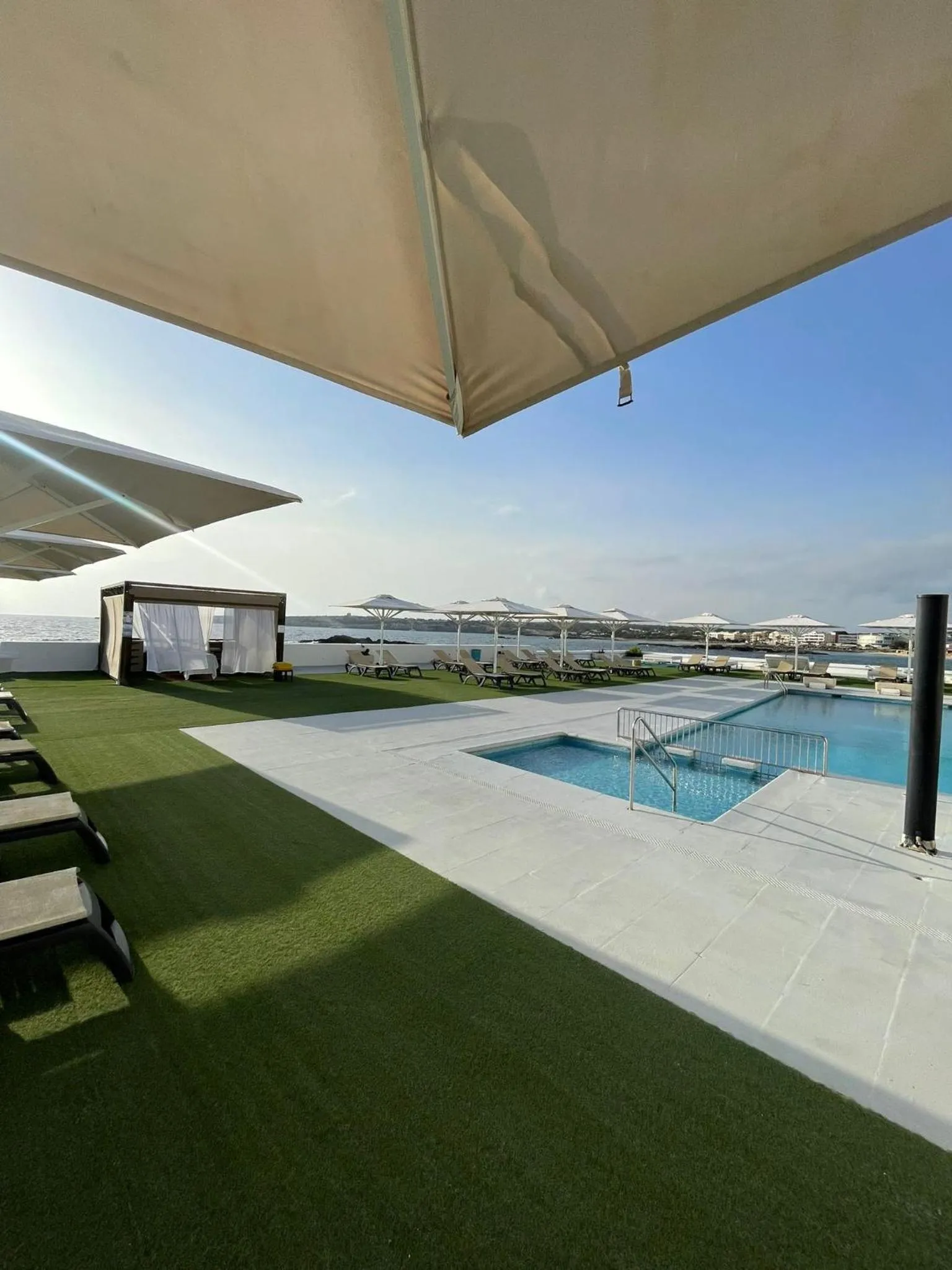 Swimming pool in Hotel Roca Bella