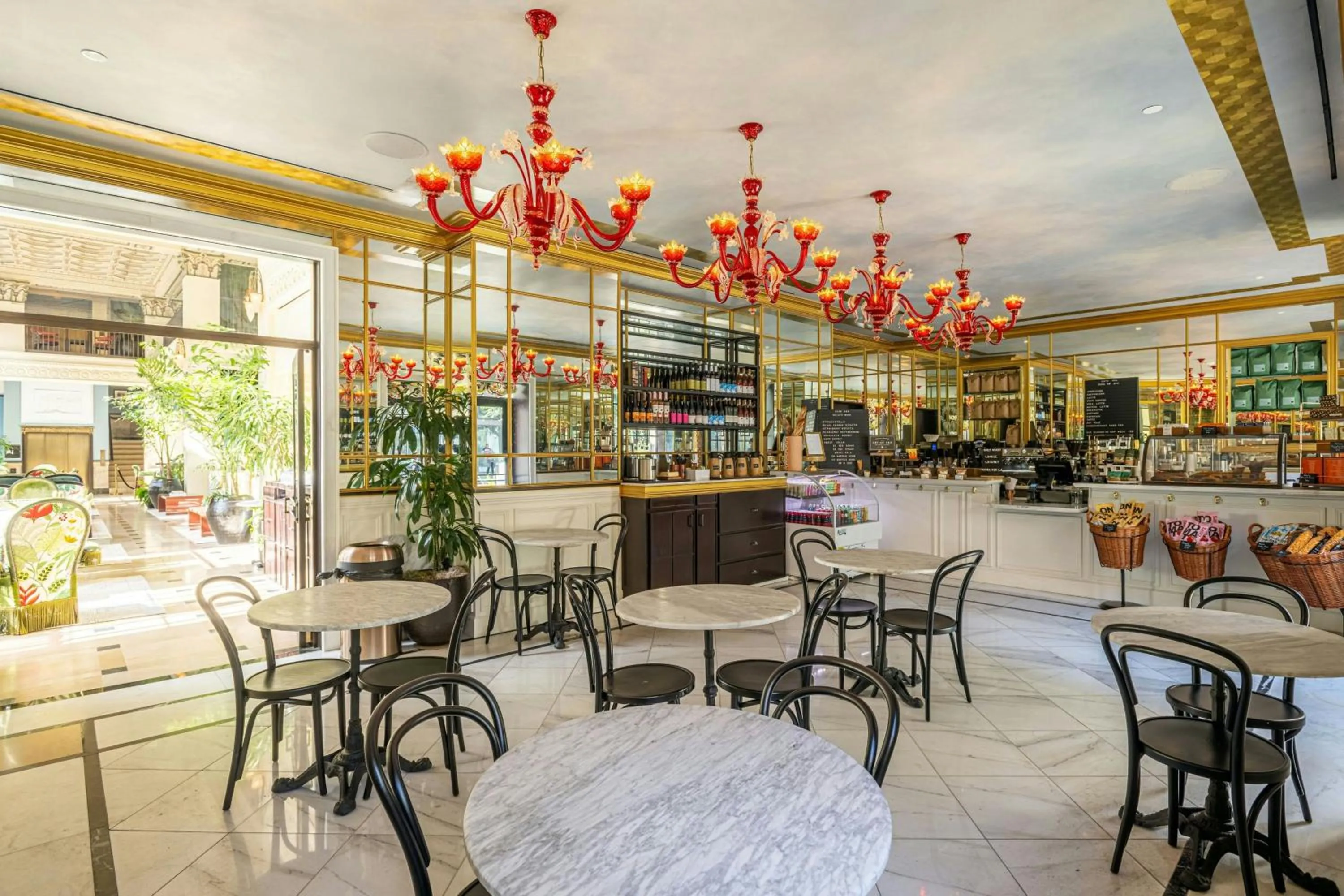 Restaurant/places to eat in Hotel Per La, Autograph Collection