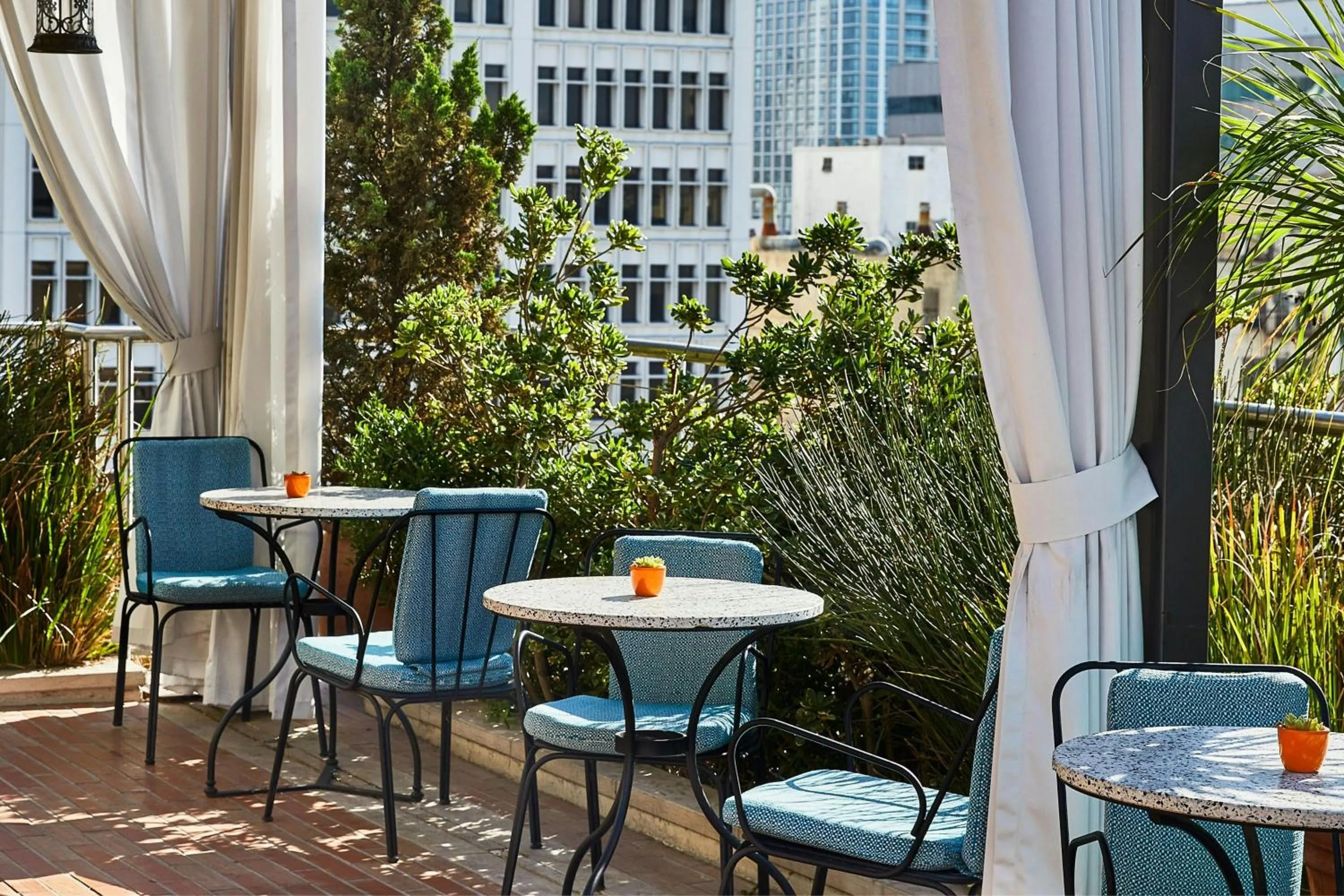 Lounge or bar in Hotel Per La, Autograph Collection