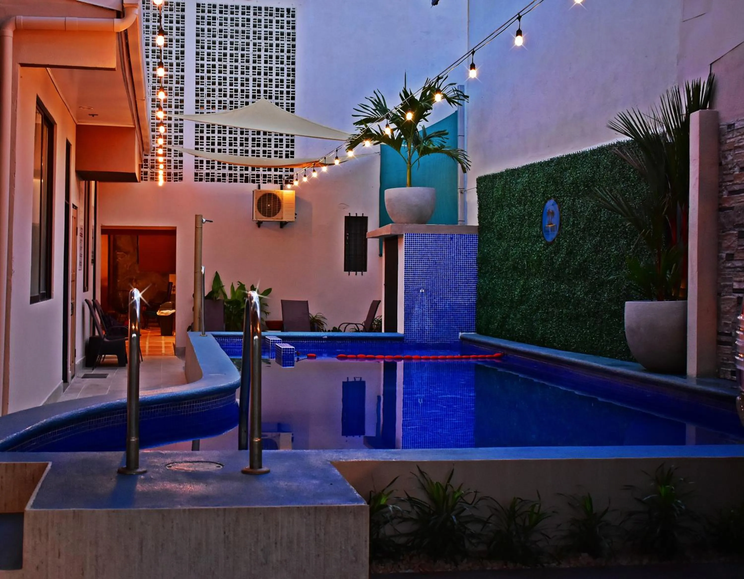 Hotel Cabinas Midey