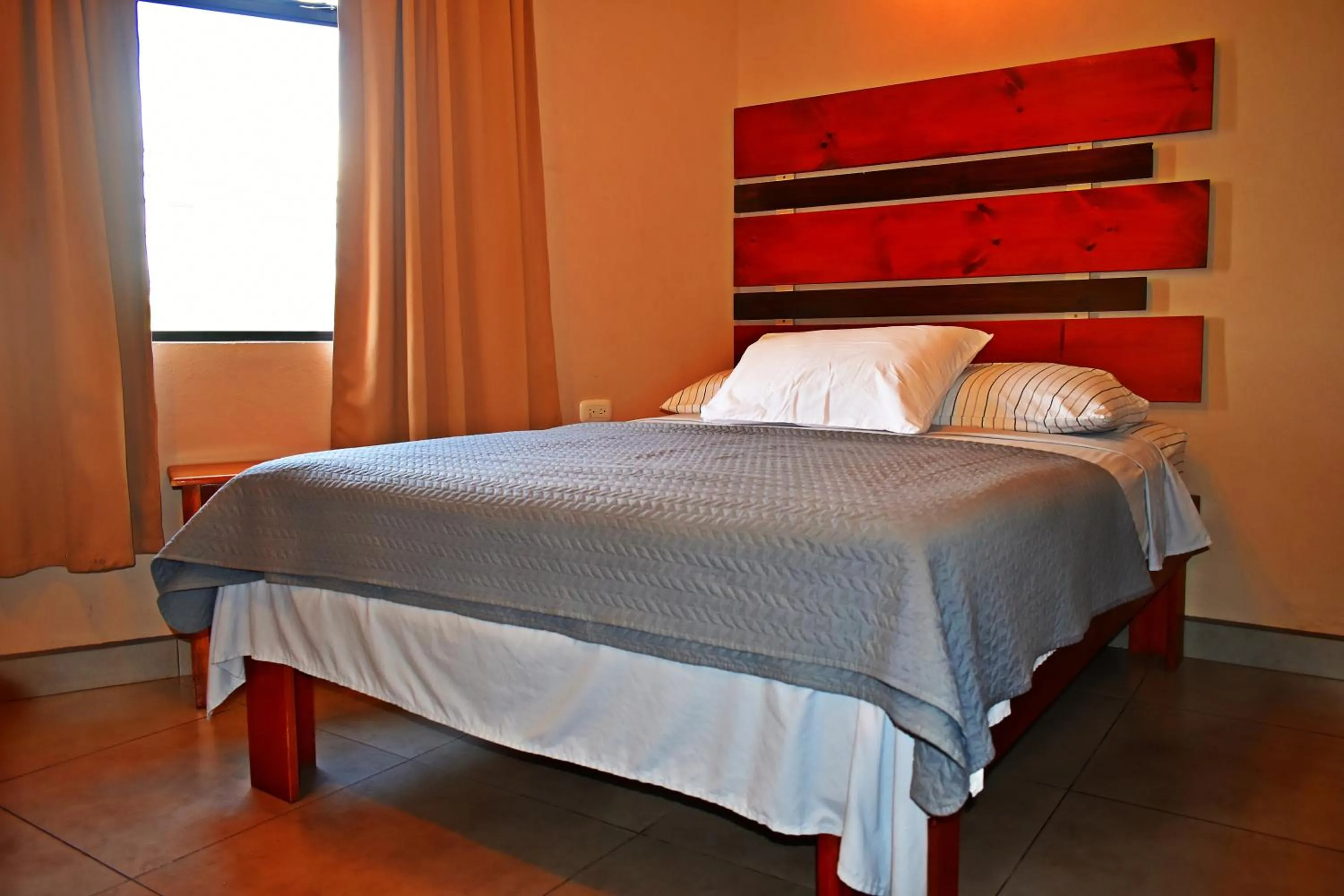 Hotel Cabinas Midey