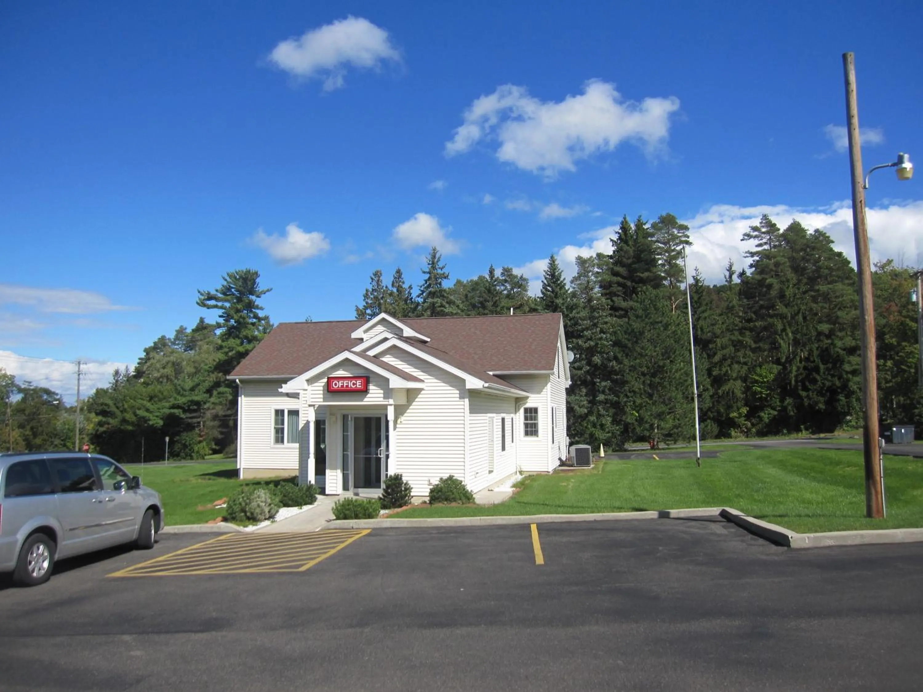 Facade/entrance, Property Building in Embassy Inn Motel Ithaca
