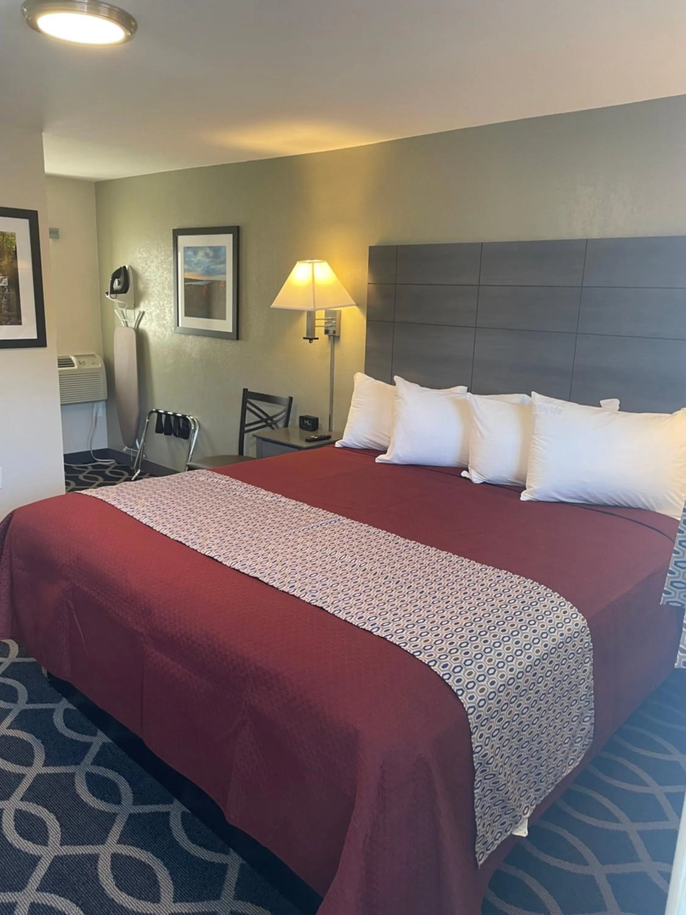 Bed in The Springwater Inn