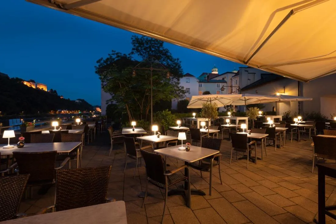 Restaurant/places to eat in Am Paulusbogen