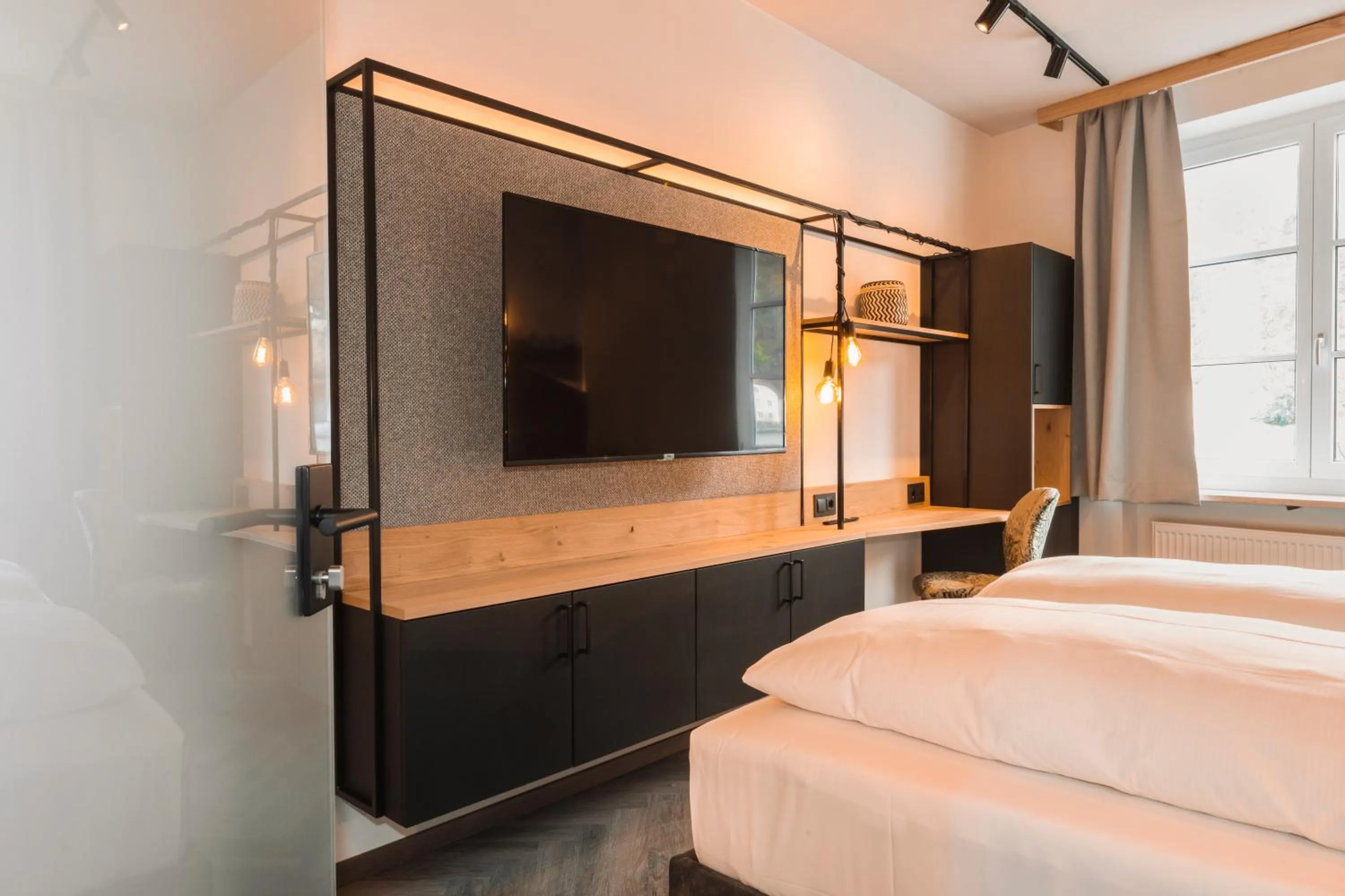 TV and multimedia, Bed in Am Paulusbogen