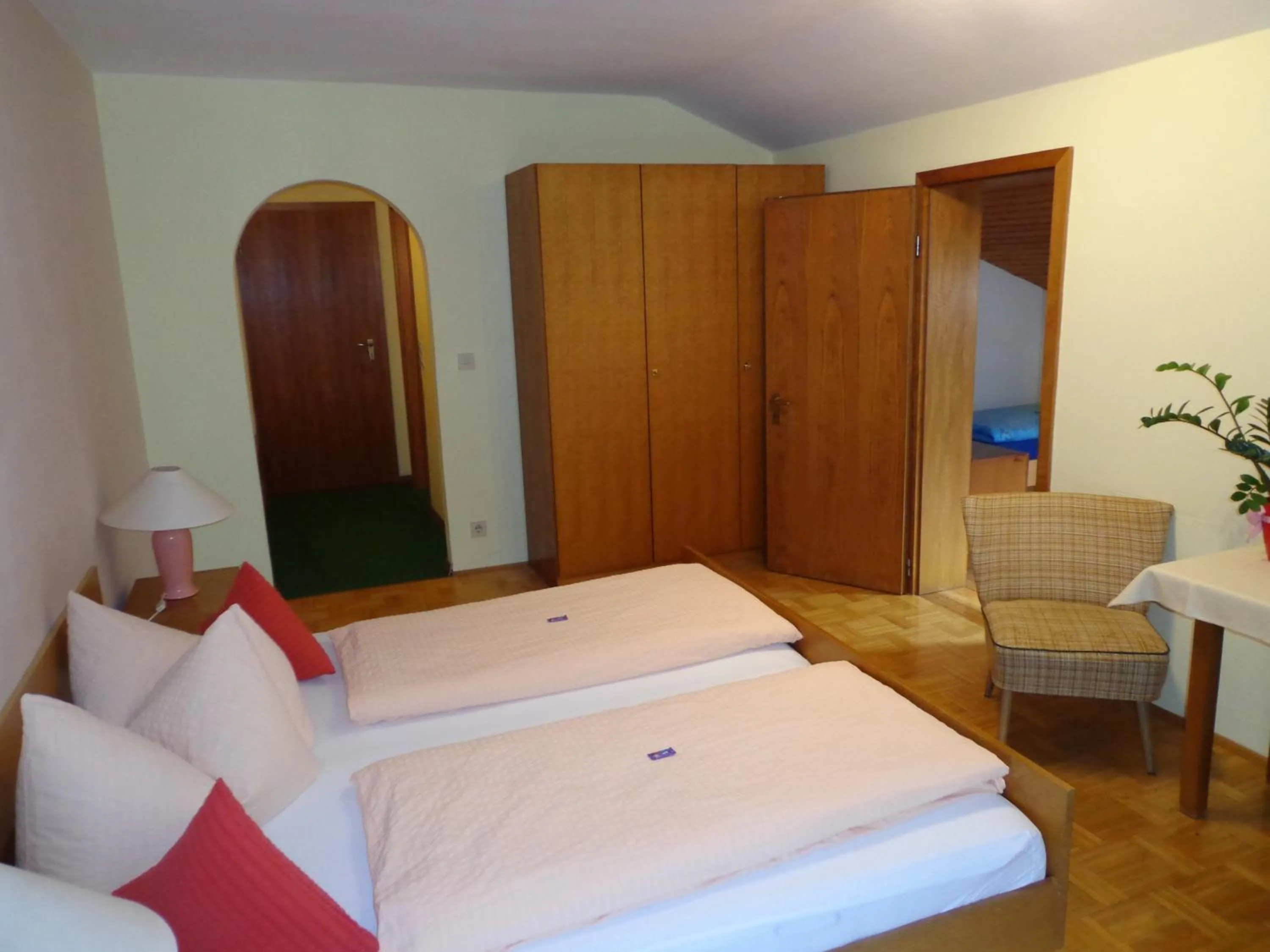 Shower, Bed in Pension Schamberger